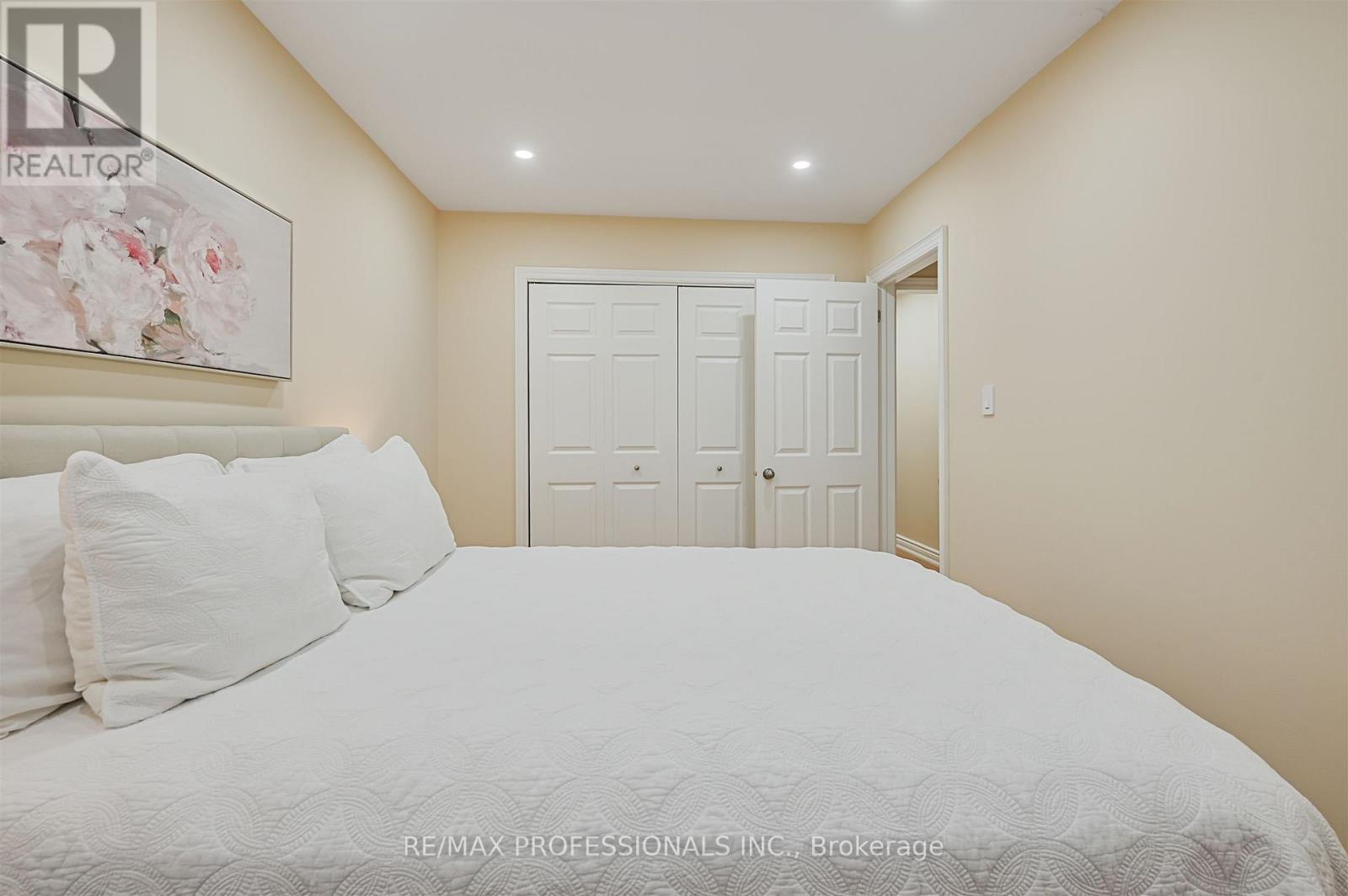 53 Tilden Crescent, Toronto, Ontario  M9P 1V8 - Photo 27 - W12312740