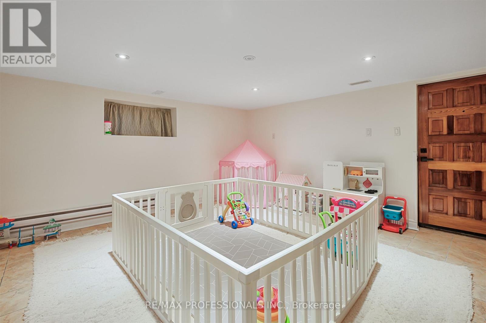 53 Tilden Crescent, Toronto, Ontario  M9P 1V8 - Photo 35 - W12312740
