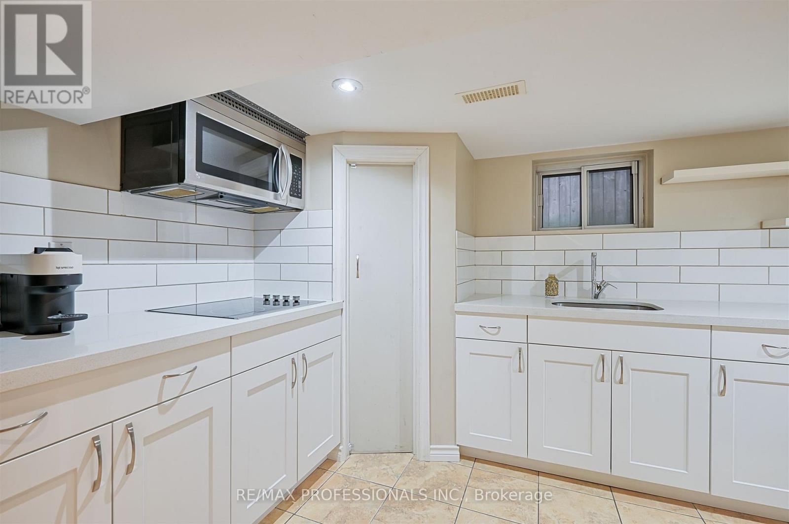 53 Tilden Crescent, Toronto, Ontario  M9P 1V8 - Photo 36 - W12312740