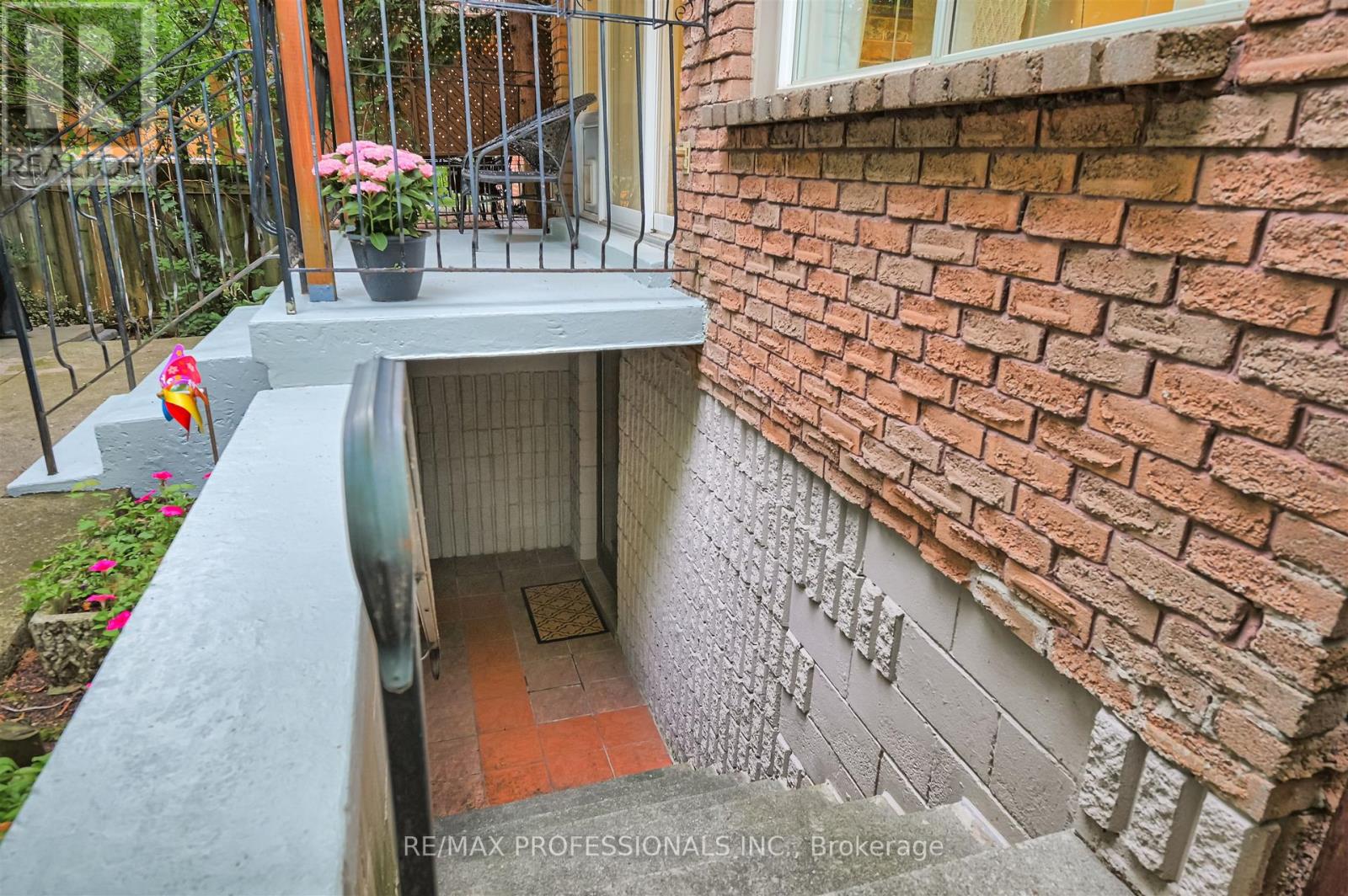 53 Tilden Crescent, Toronto, Ontario  M9P 1V8 - Photo 47 - W12312740