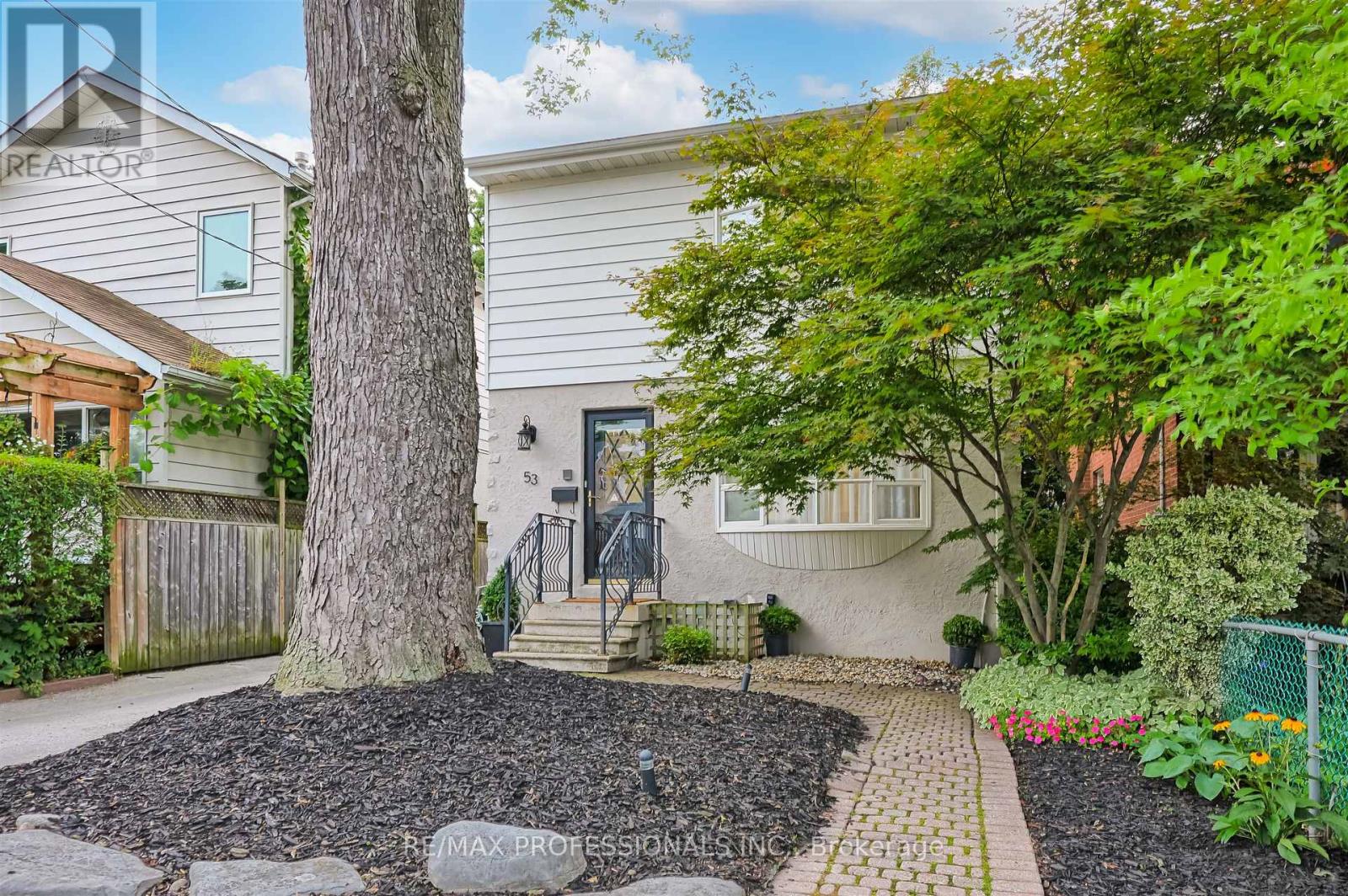 53 Tilden Crescent, Toronto, Ontario  M9P 1V8 - Photo 6 - W12312740
