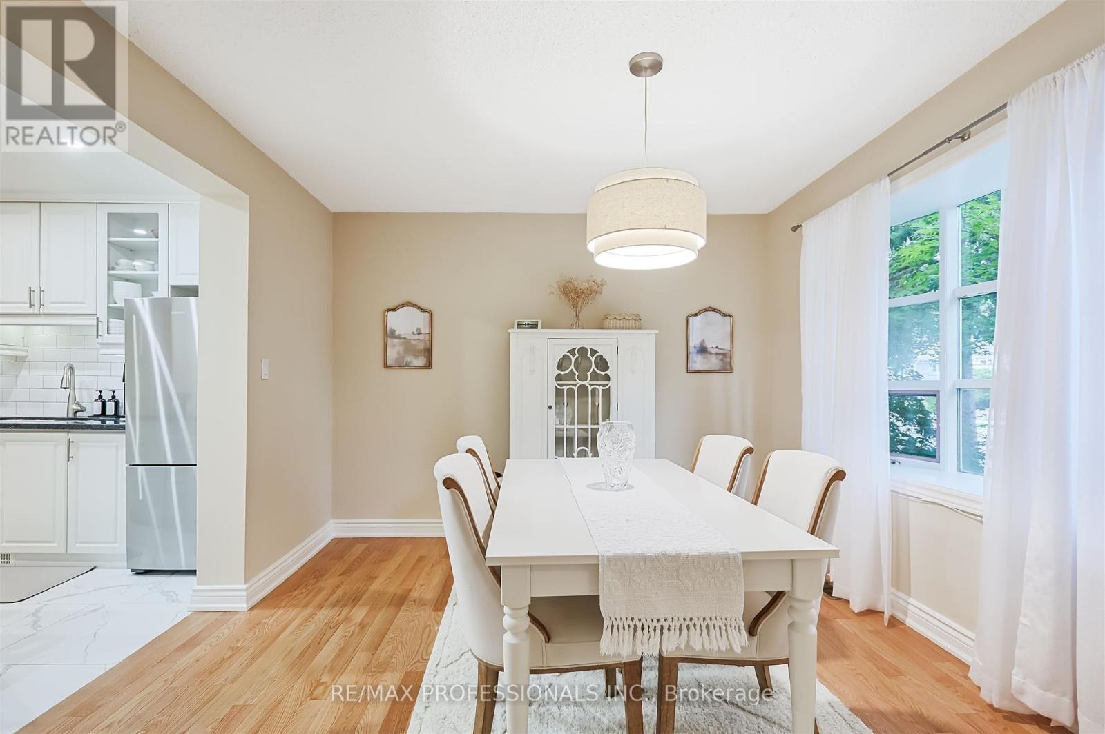 53 Tilden Crescent, Toronto, Ontario  M9P 1V8 - Photo 9 - W12312740