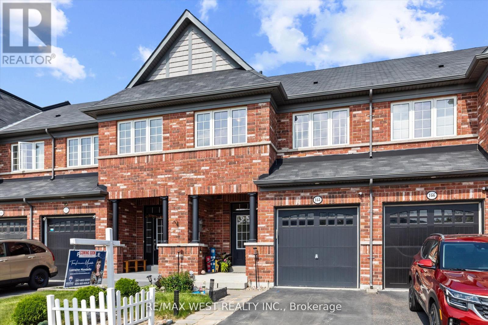 164 Sussexvale Drive, Brampton, Ontario  L6R 3R2 - Photo 2 - W12312779