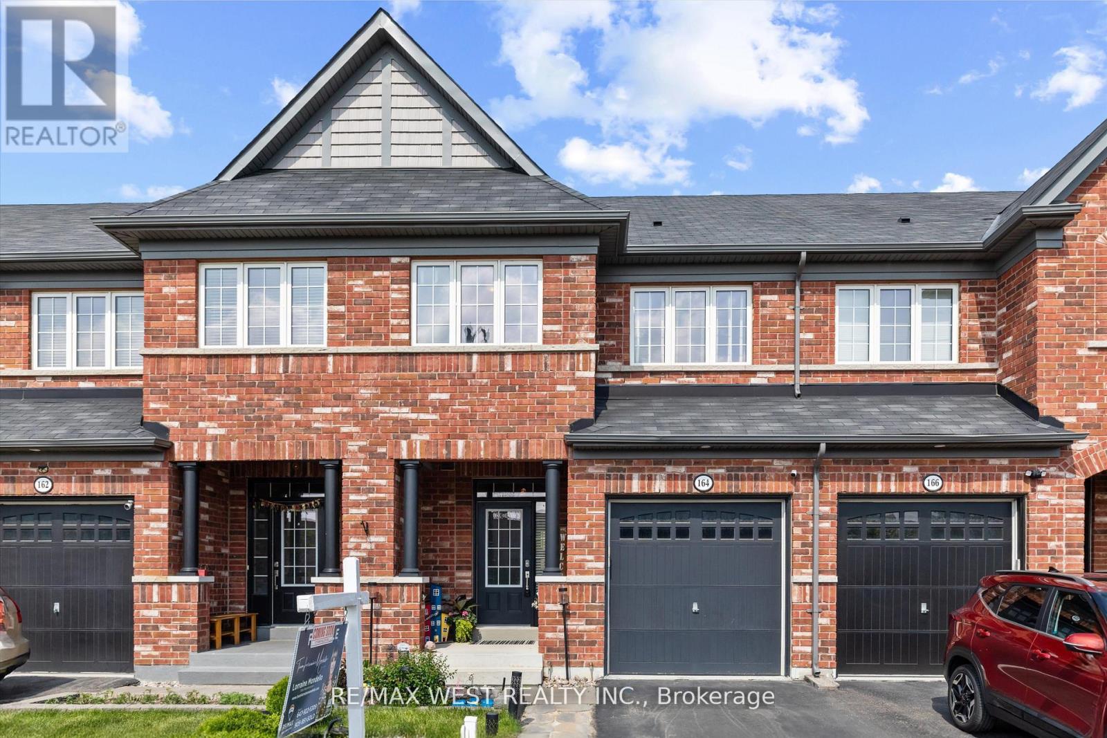 164 Sussexvale Drive, Brampton, Ontario  L6R 3R2 - Photo 3 - W12312779