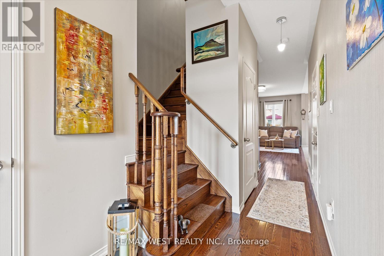 164 Sussexvale Drive, Brampton, Ontario  L6R 3R2 - Photo 5 - W12312779