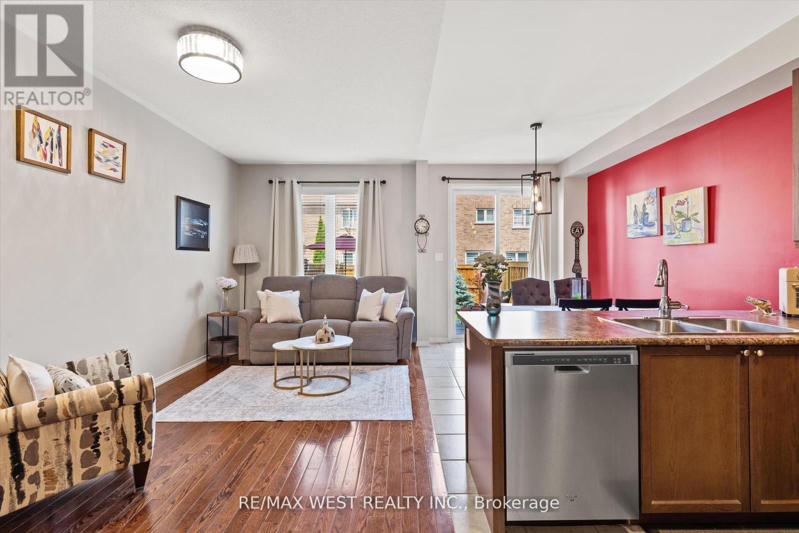 164 Sussexvale Drive, Brampton, Ontario  L6R 3R2 - Photo 6 - W12312779