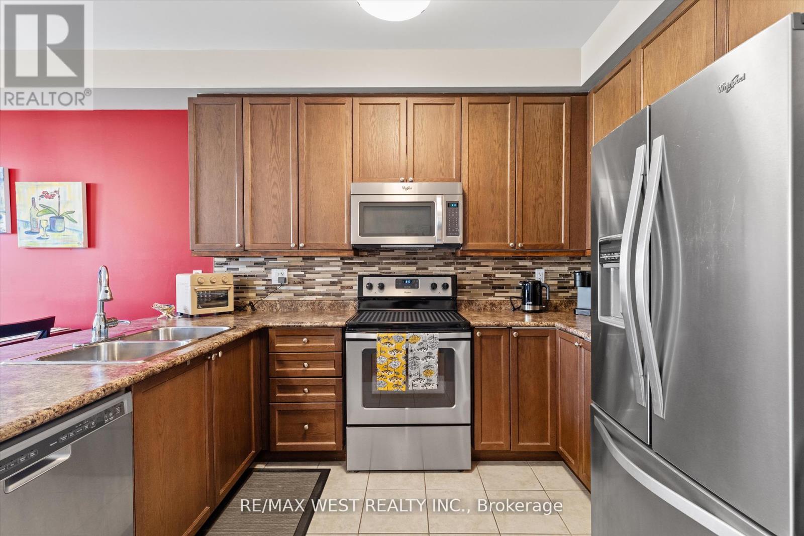 164 Sussexvale Drive, Brampton, Ontario  L6R 3R2 - Photo 7 - W12312779