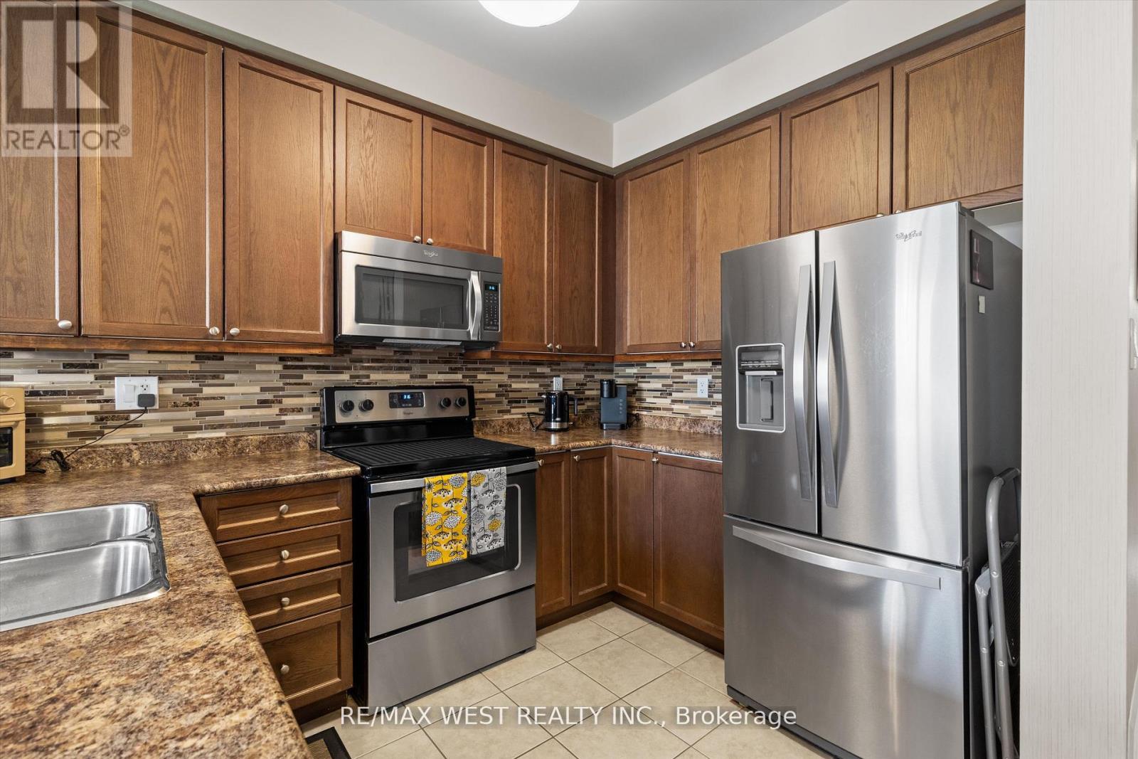 164 Sussexvale Drive, Brampton, Ontario  L6R 3R2 - Photo 8 - W12312779