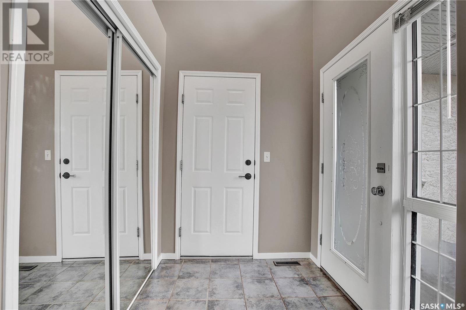 Property at 302 Blackthorn CRESCENT image 2