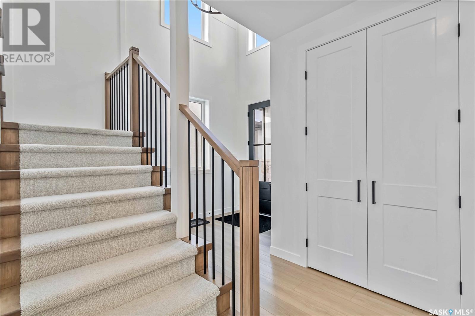 Property at 327 Woolf BAY image 3