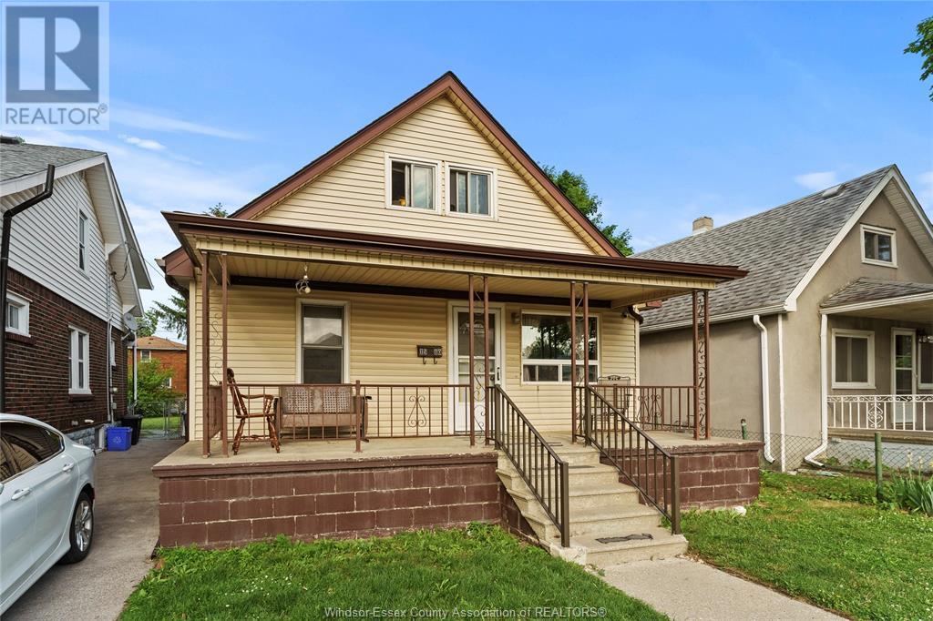 Property at 1580 CADILLAC image 3