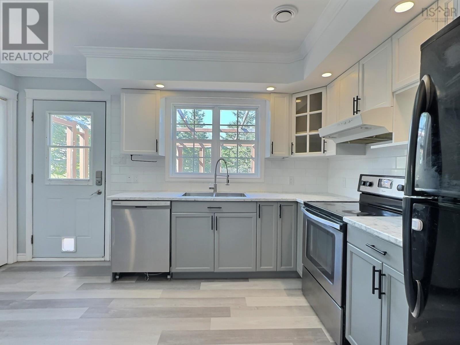 Property at 224 Harmony Road image 3