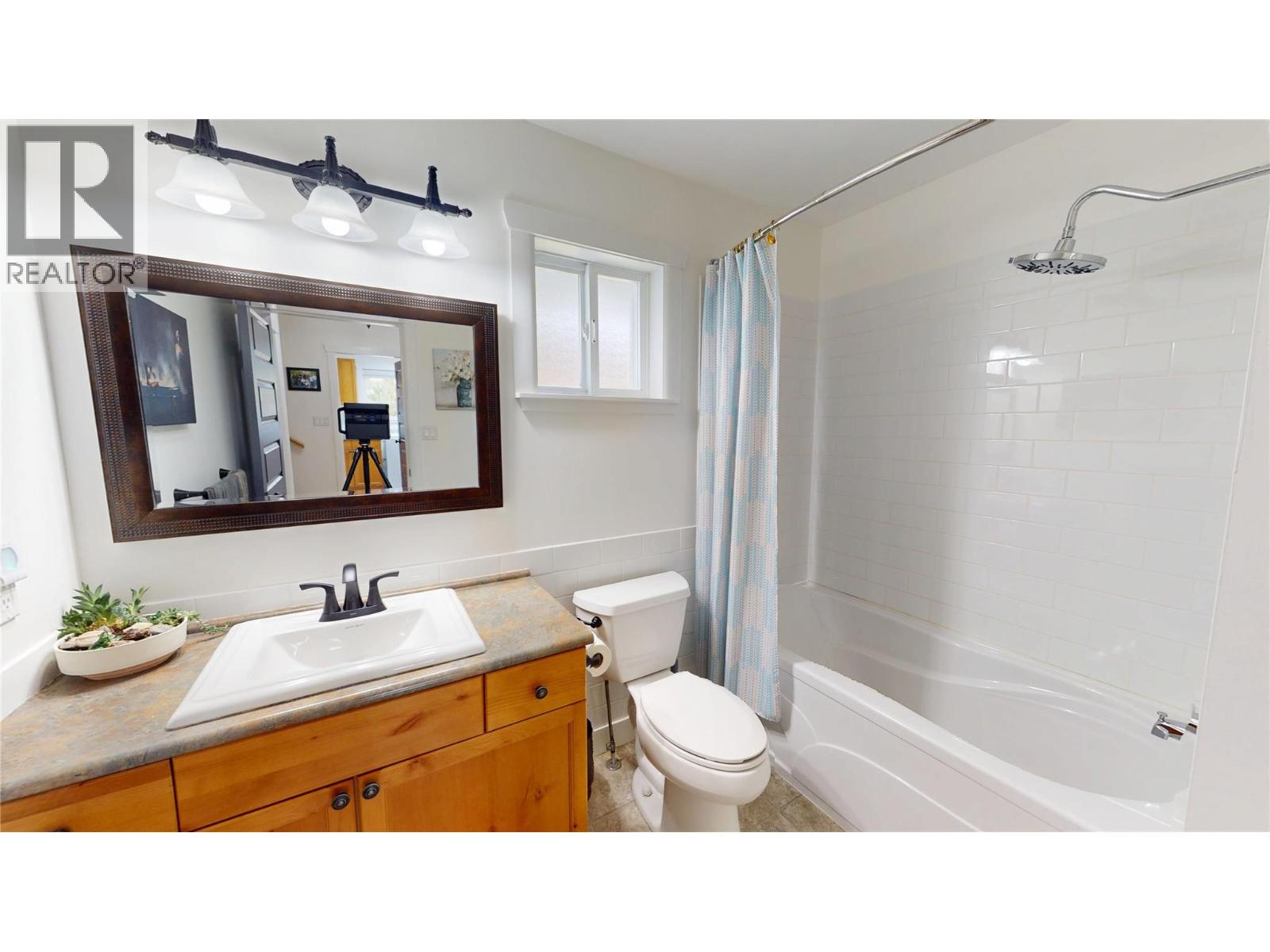 1324 8TH Avenue N, Creston, BC V0B1G6