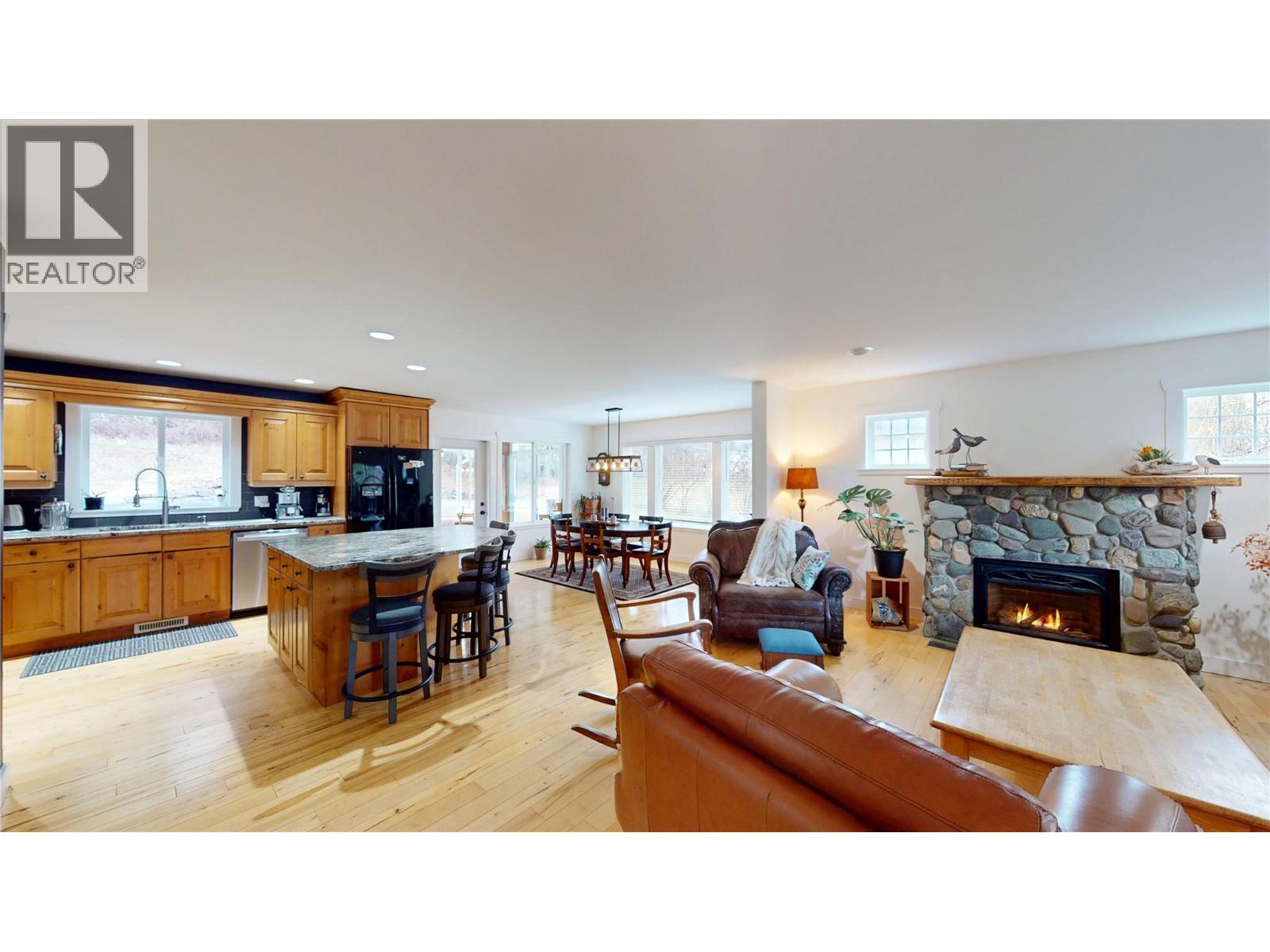 1324 8TH Avenue N, Creston, BC V0B1G6