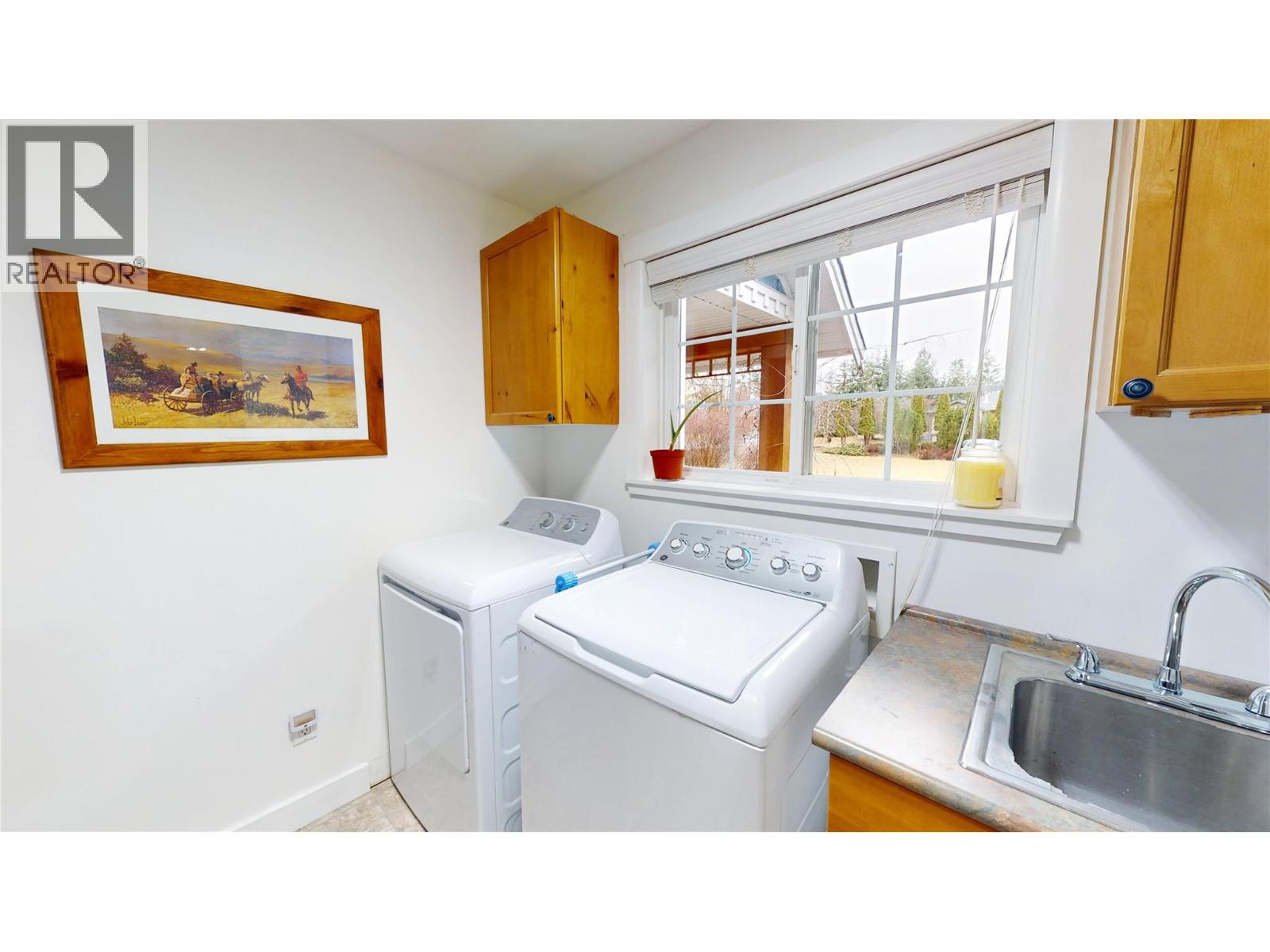 1324 8TH Avenue N, Creston, BC V0B1G6