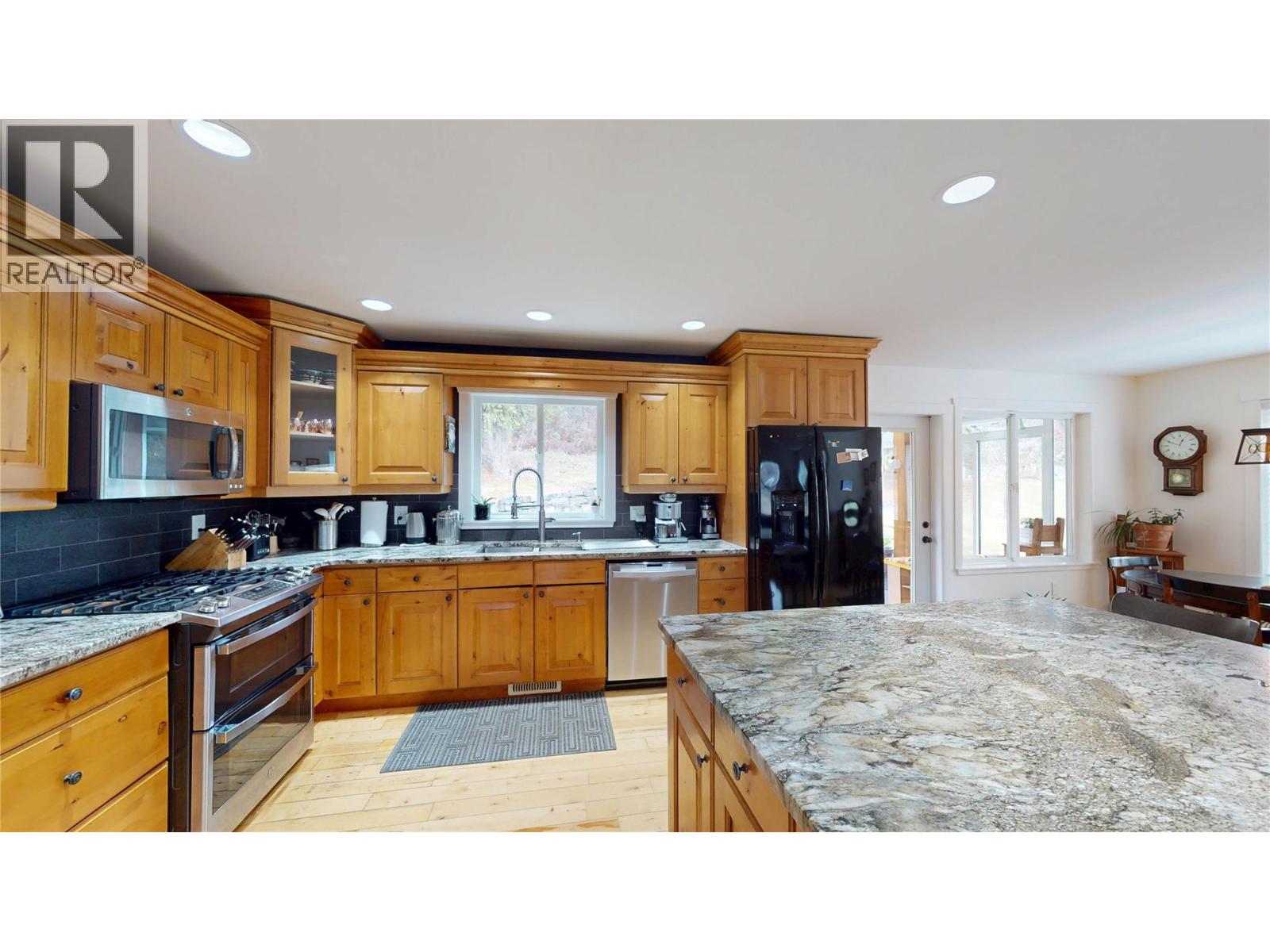 1324 8TH Avenue N, Creston, BC V0B1G6