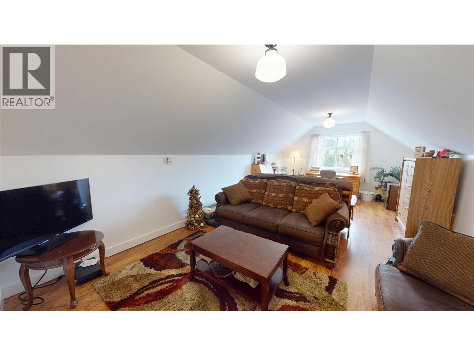 1324 8TH Avenue N, Creston, BC V0B1G6