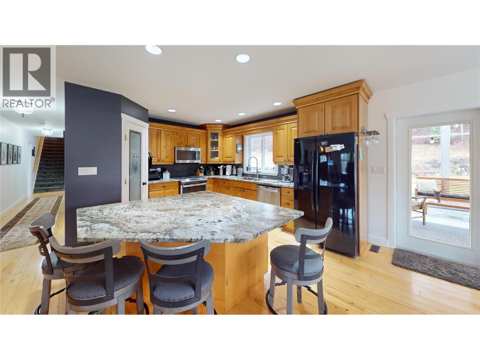 1324 8TH Avenue N, Creston, BC V0B1G6