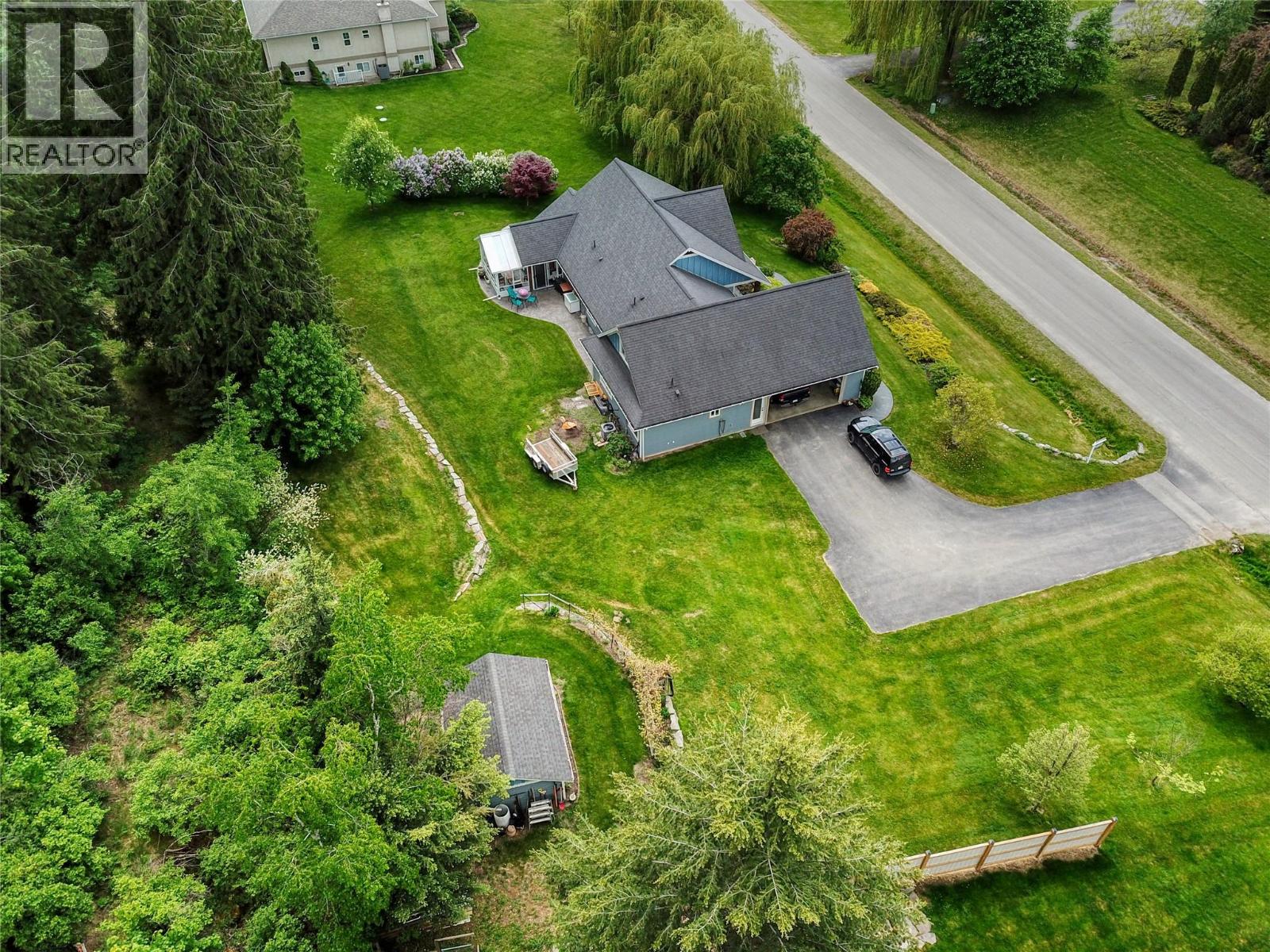 1324 8TH Avenue N, Creston, BC V0B1G6