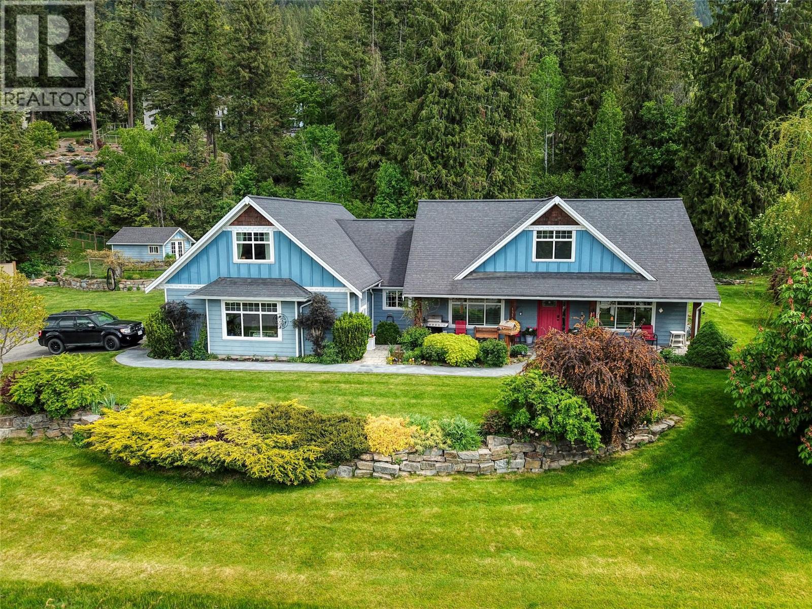 1324 8TH Avenue N, Creston, BC V0B1G6