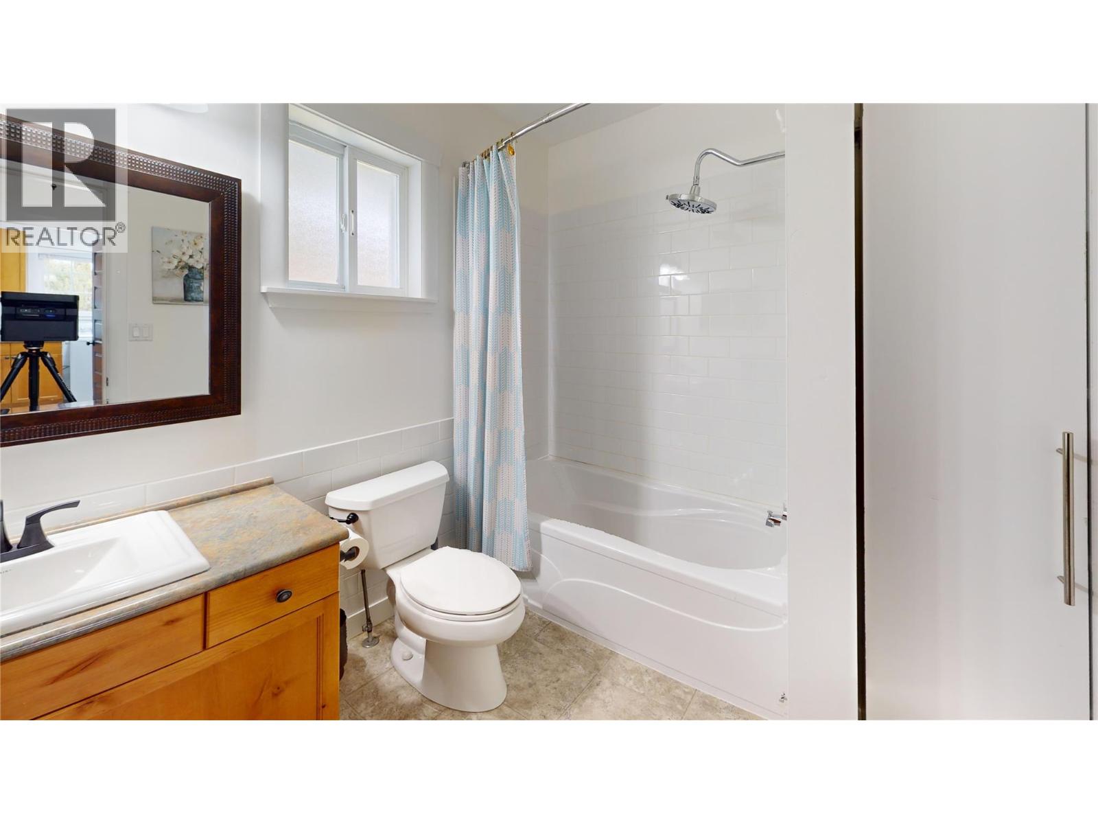 1324 8TH Avenue N, Creston, BC V0B1G6