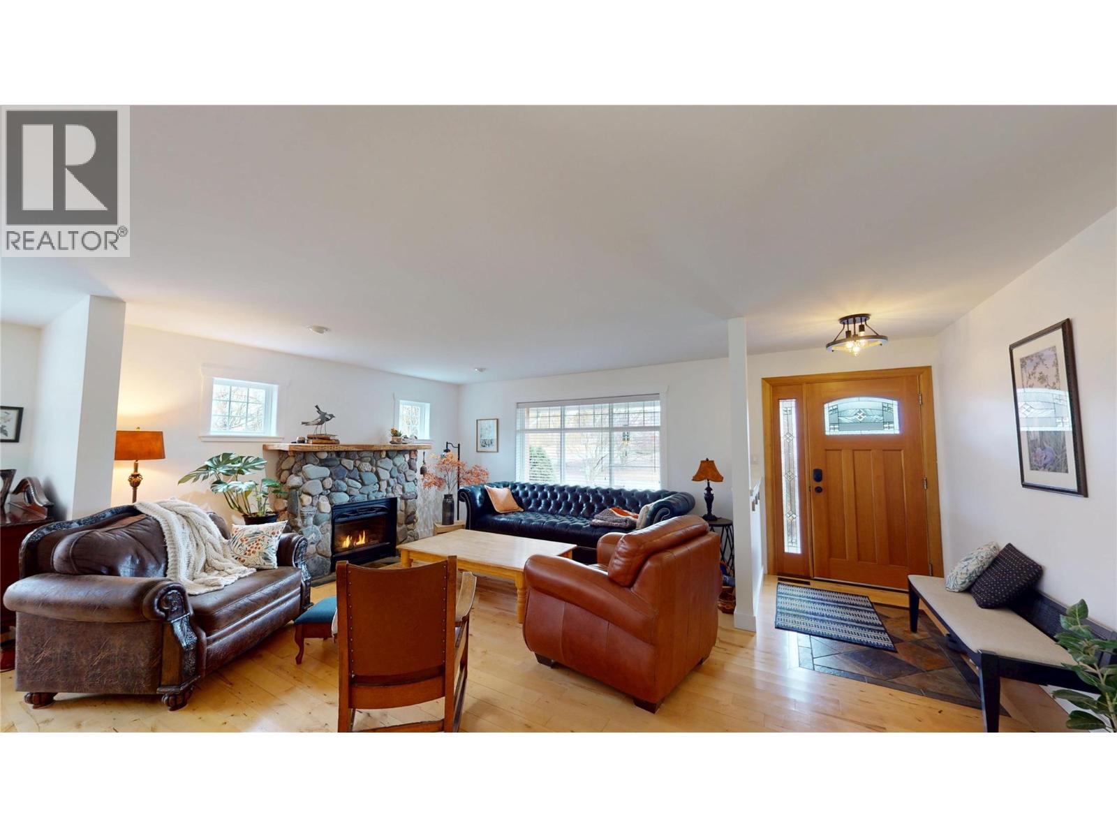 1324 8TH Avenue N, Creston, BC V0B1G6