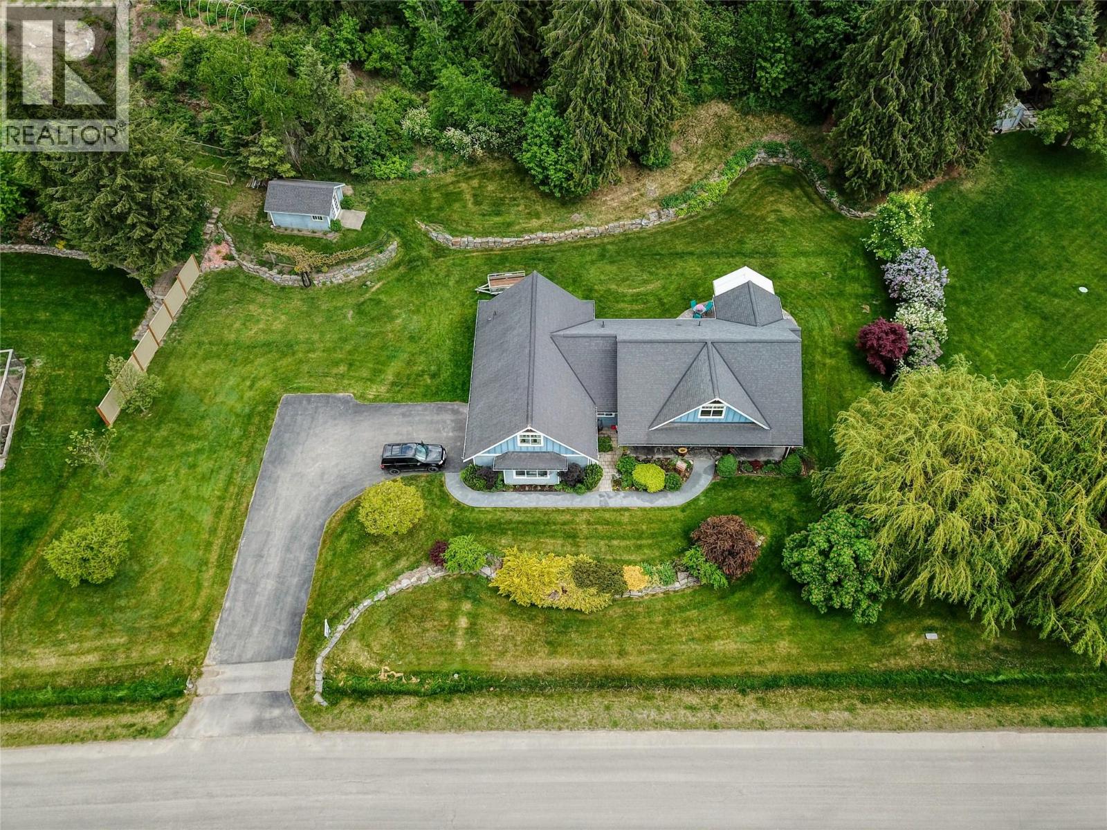 1324 8TH Avenue N, Creston, BC V0B1G6