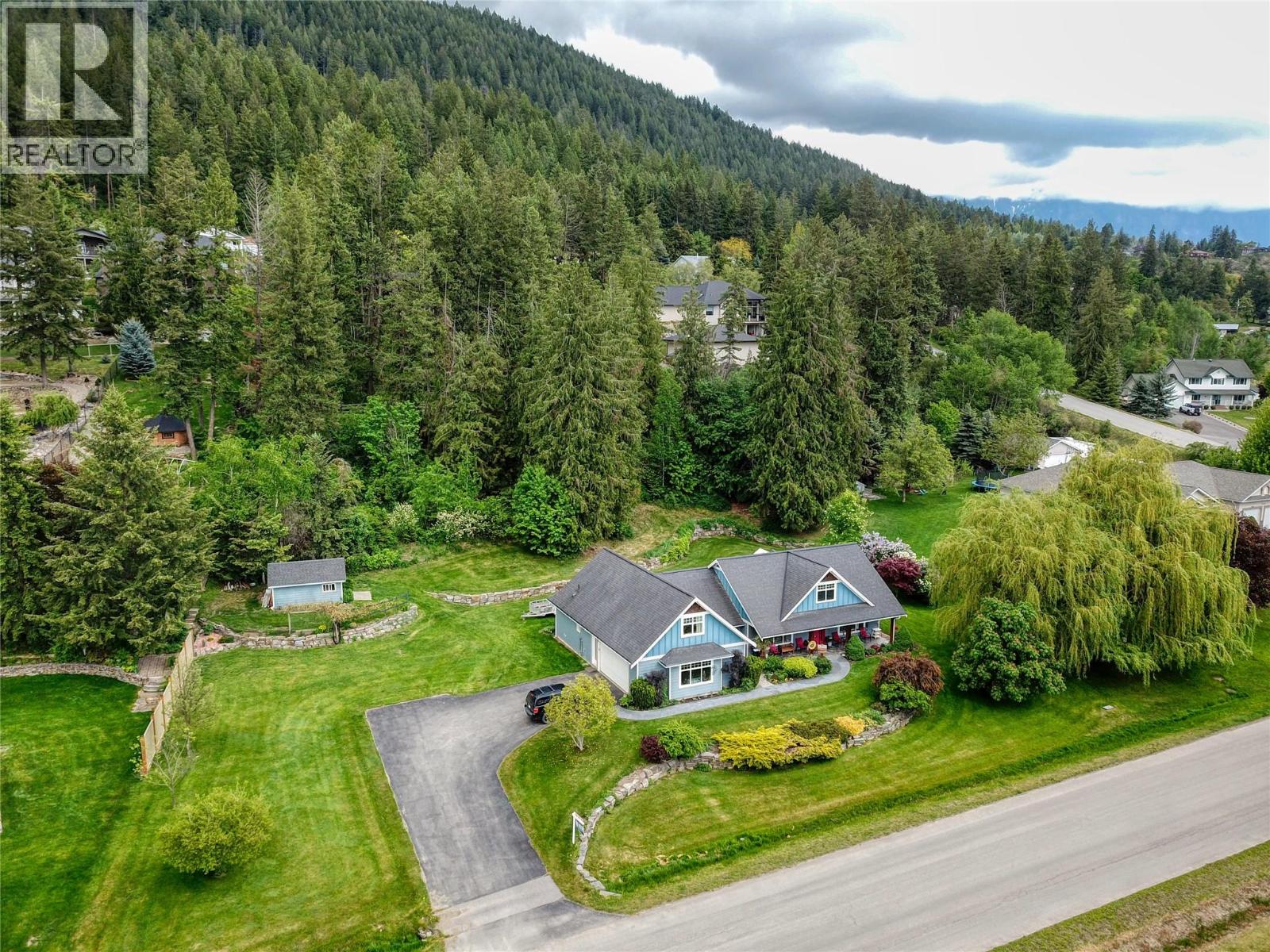 1324 8TH Avenue N, Creston, BC V0B1G6