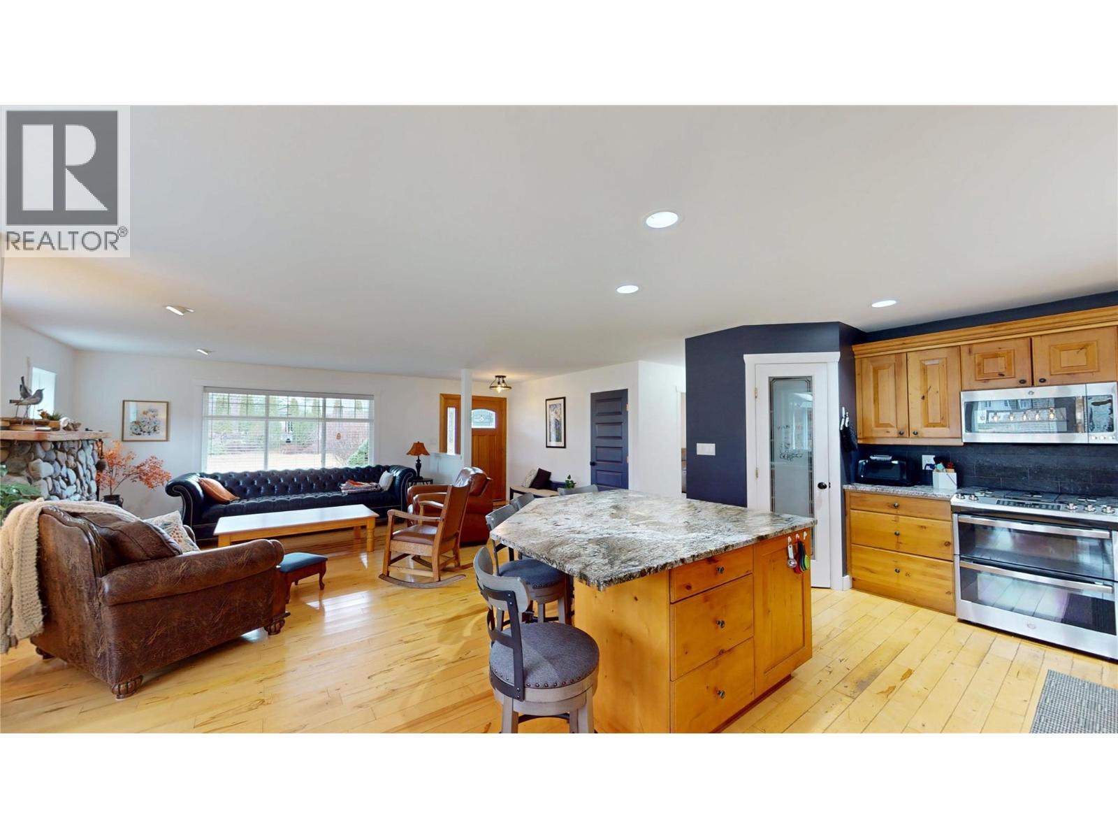 1324 8TH Avenue N, Creston, BC V0B1G6