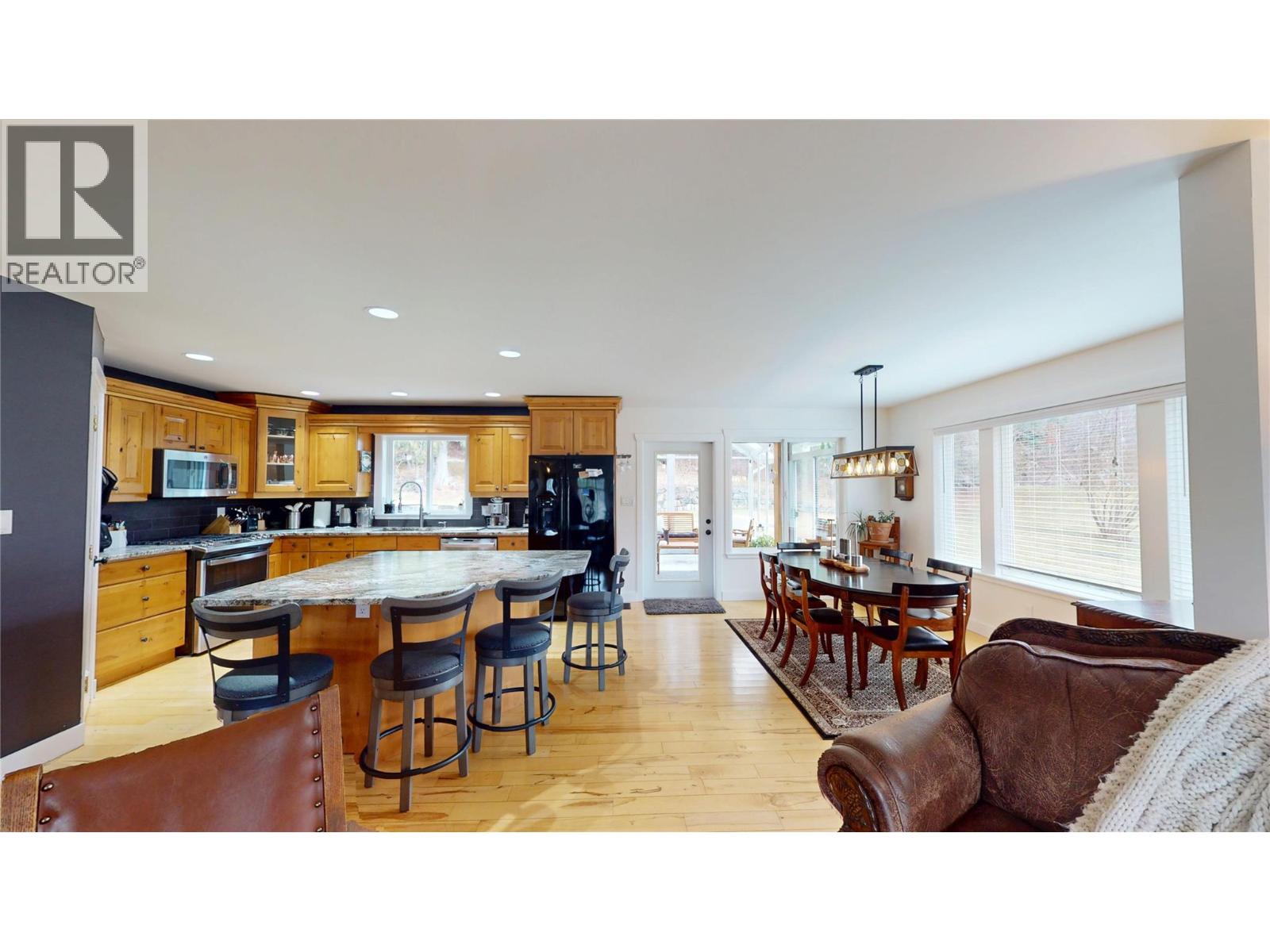 1324 8TH Avenue N, Creston, BC V0B1G6