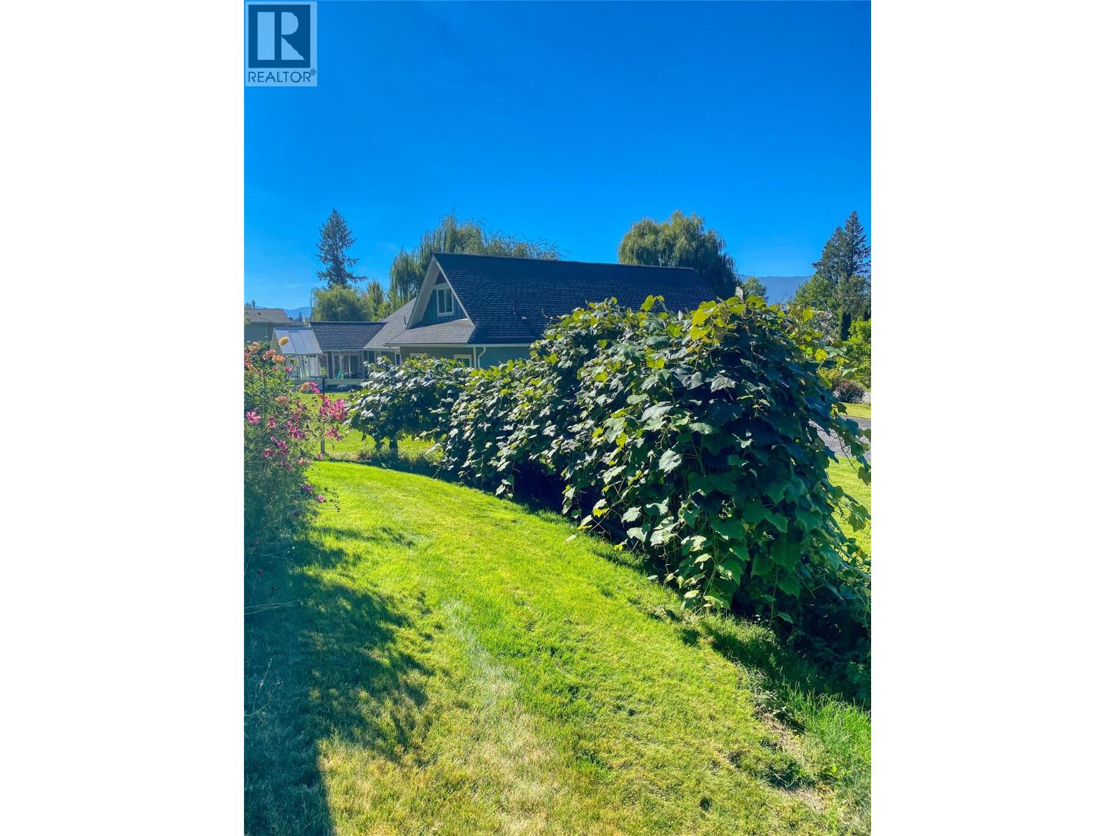 1324 8TH Avenue N, Creston, BC V0B1G6