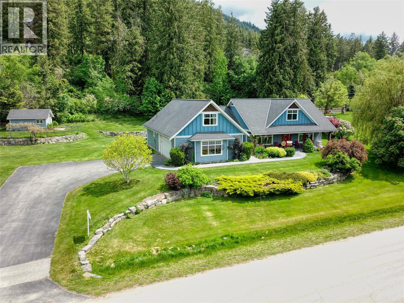 1324 8TH Avenue N, Creston, BC V0B1G6