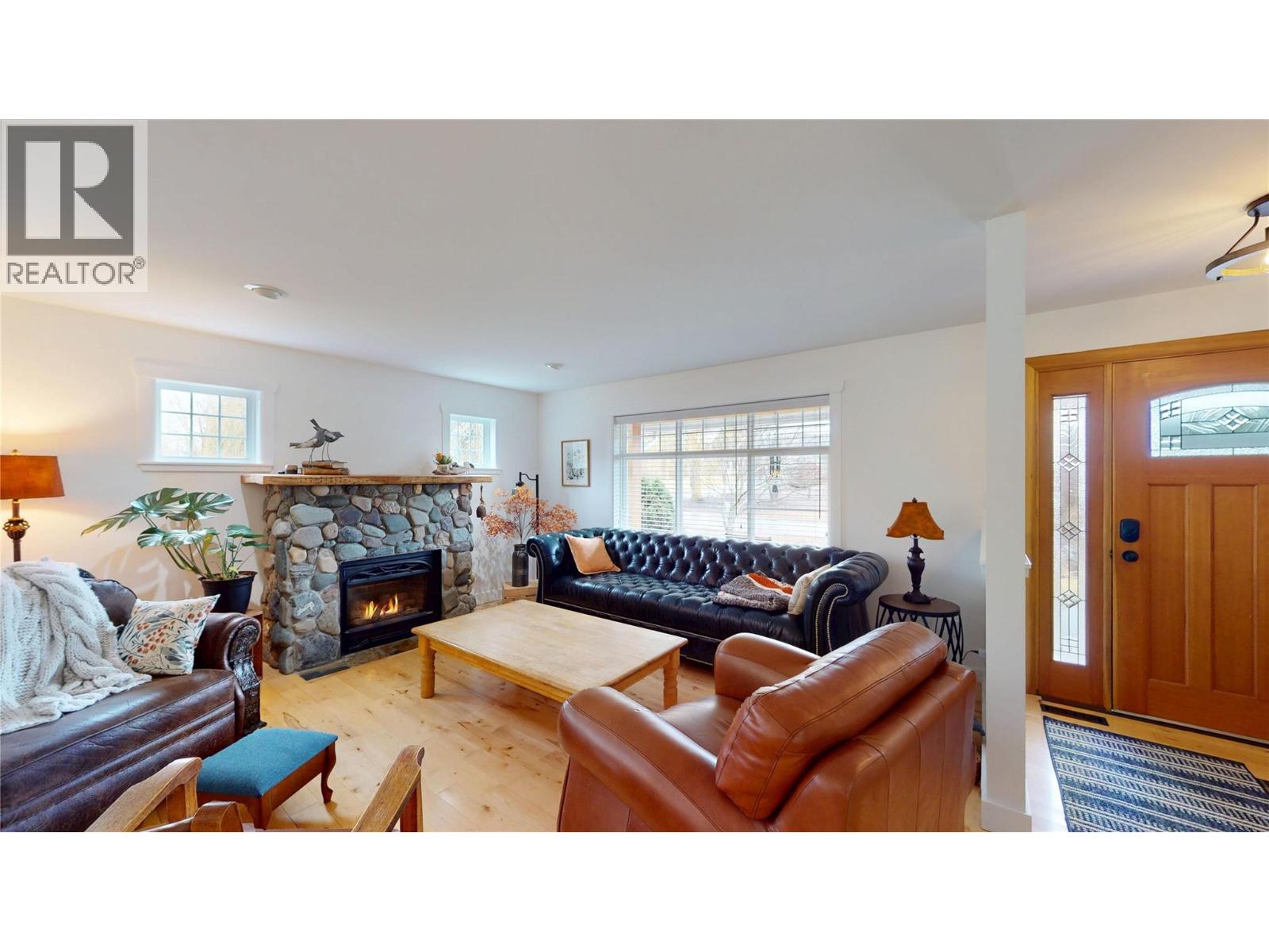 1324 8TH Avenue N, Creston, BC V0B1G6