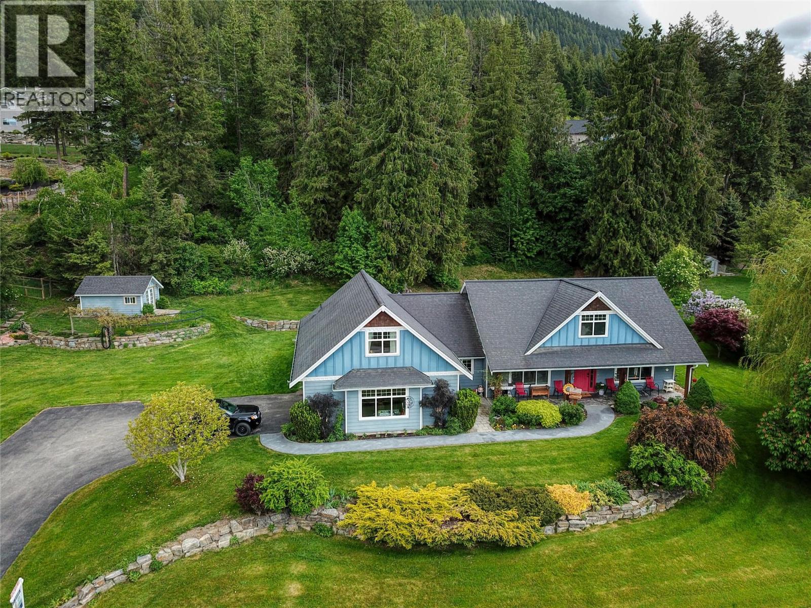 1324 8TH Avenue N, Creston, BC V0B1G6