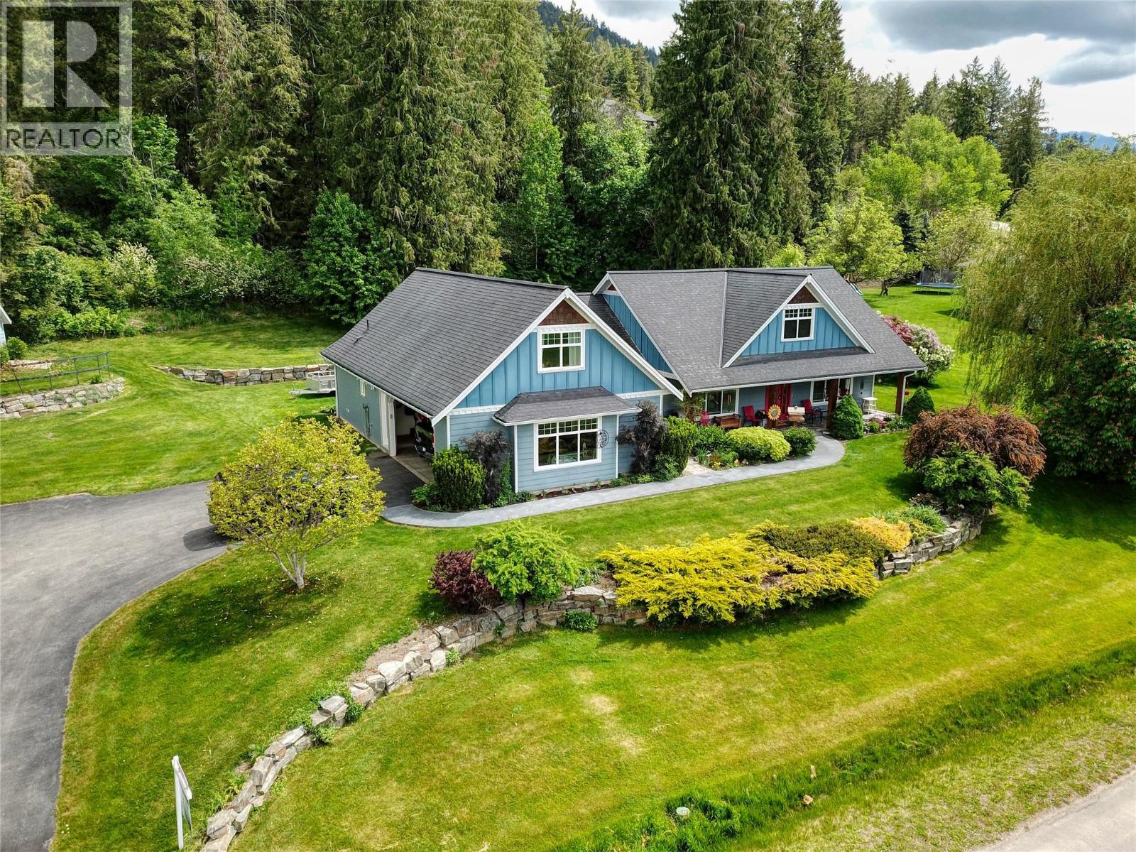 1324 8TH Avenue N, Creston, BC V0B1G6