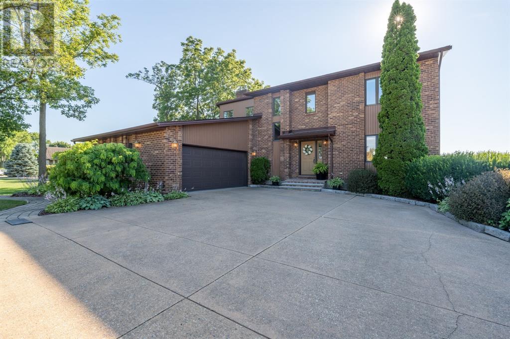 1031 St Clair Parkway, Moore Township, Ontario  N0N 1M0 - Photo 2 - 25019028