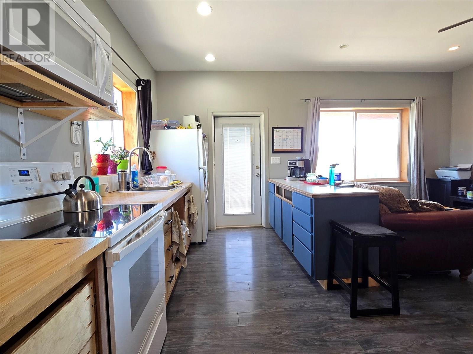 7145 Princeton Kamloops  5a Highway, Kamloops, British Columbia  V2H 0B6 - Photo 2 - 10357576