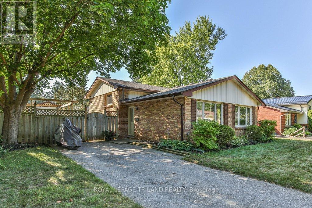 Property at 44 TWEED CRESCENT image 2