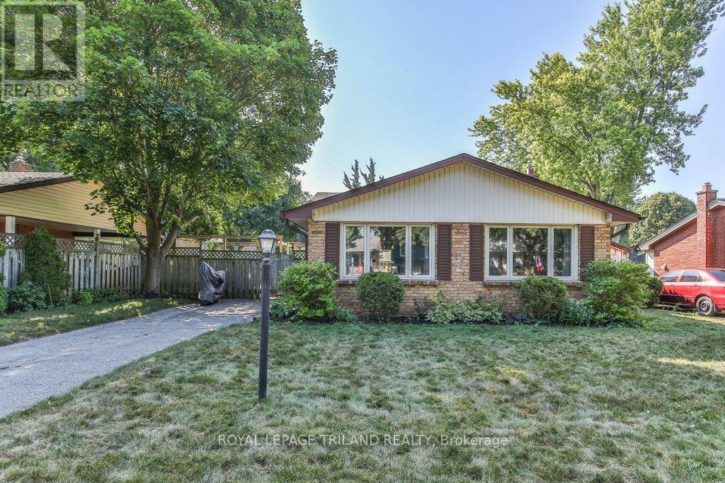Property at 44 TWEED CRESCENT image 3