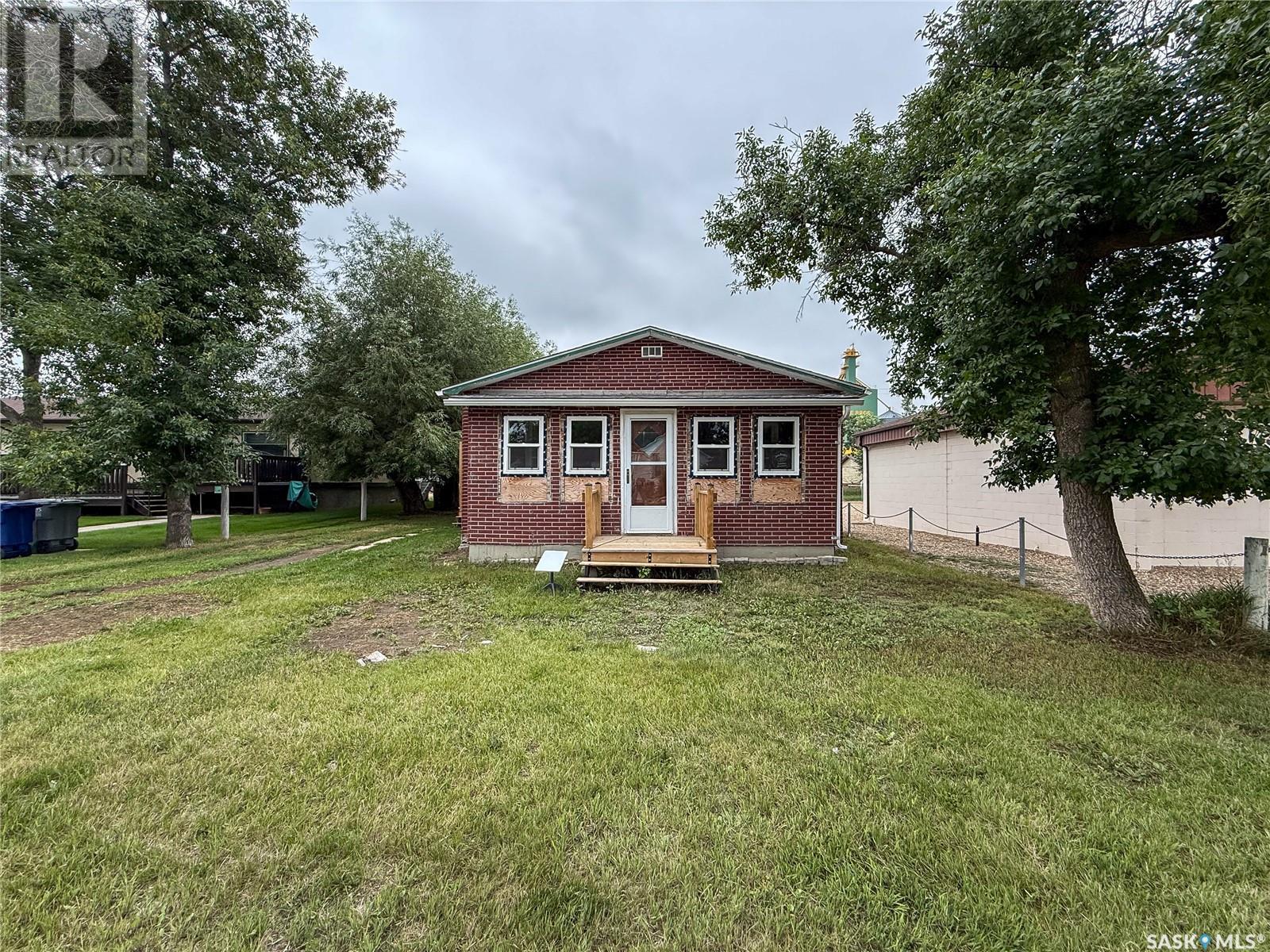 224 Front STREET, eastend, Saskatchewan