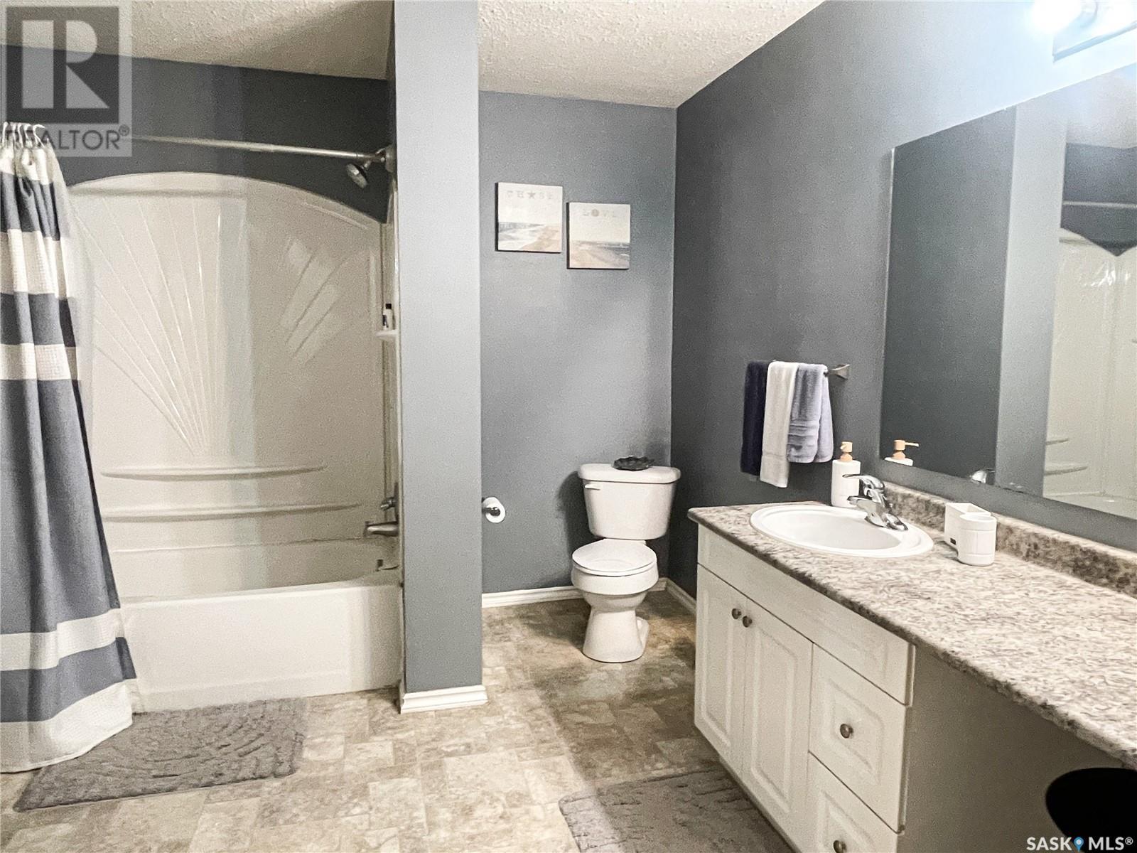 405 1st Street E, Meadow Lake, Saskatchewan  S9X 1E8 - Photo 10 - SK014002