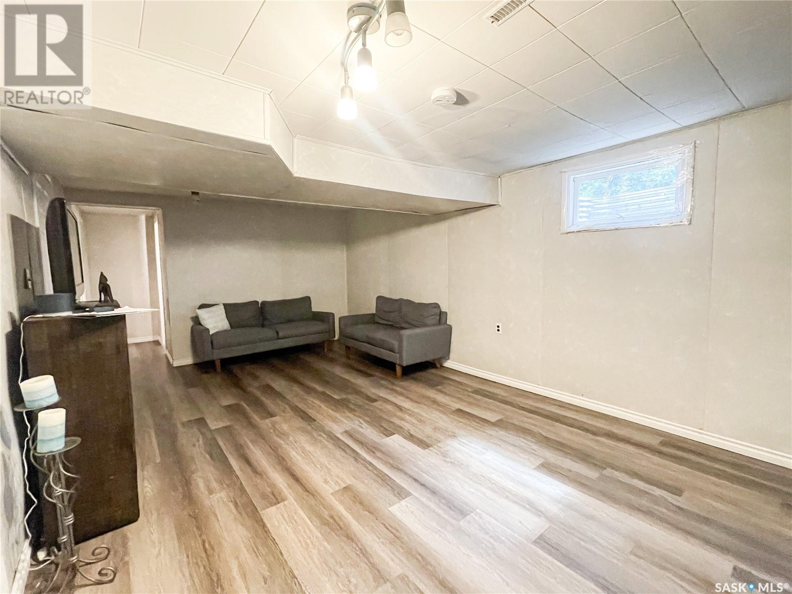 405 1st Street E, Meadow Lake, Saskatchewan  S9X 1E8 - Photo 15 - SK014002