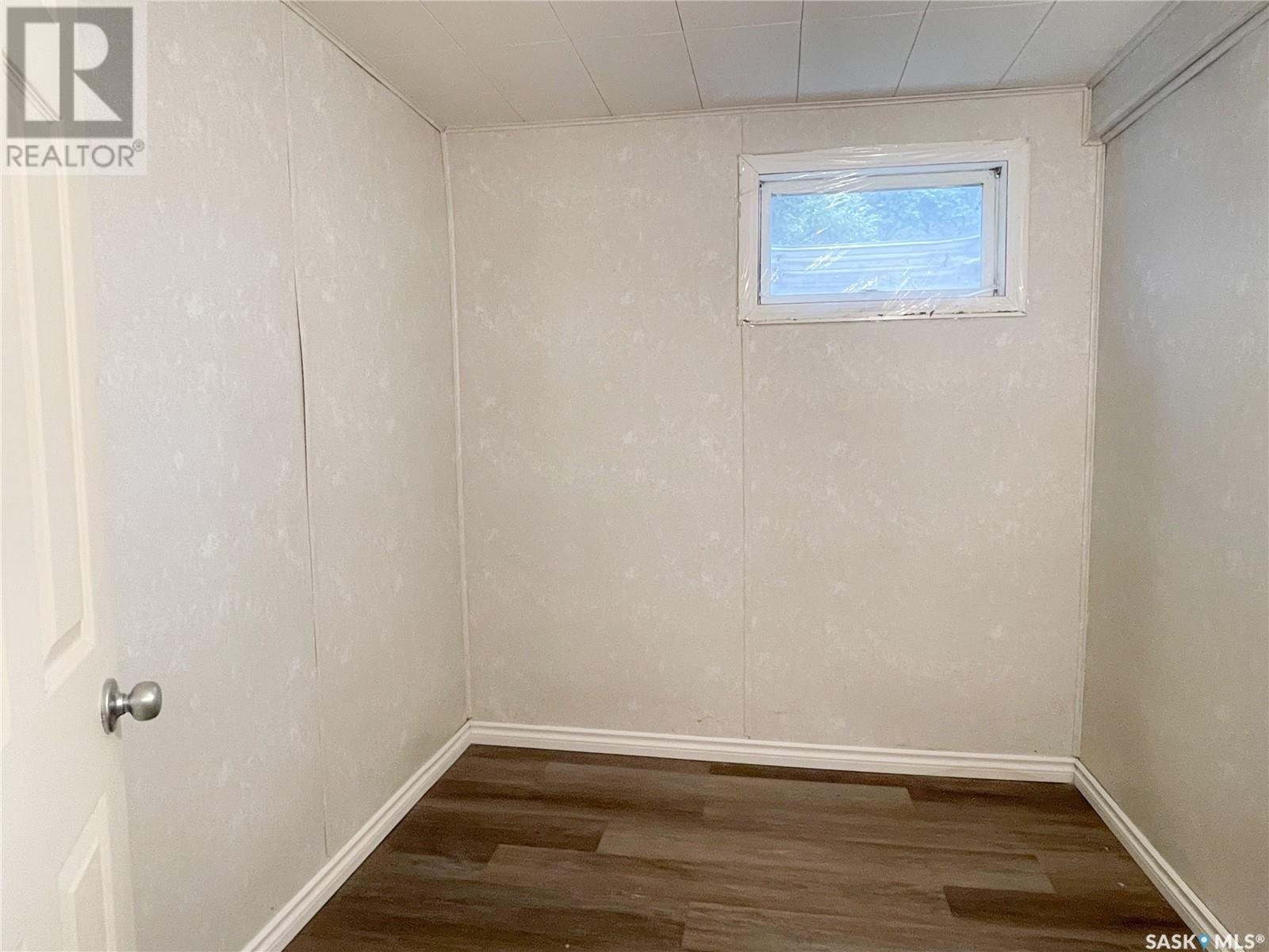 405 1st Street E, Meadow Lake, Saskatchewan  S9X 1E8 - Photo 16 - SK014002