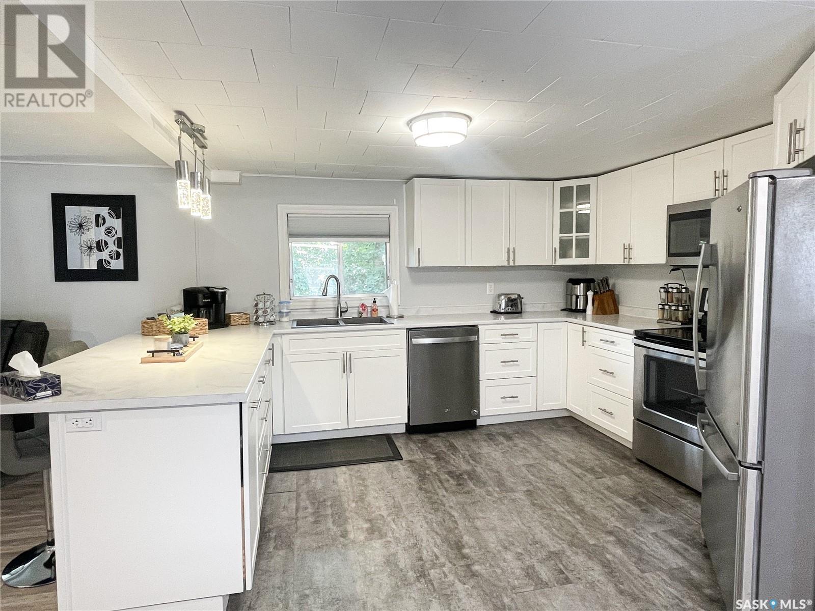 405 1st Street E, Meadow Lake, Saskatchewan  S9X 1E8 - Photo 2 - SK014002