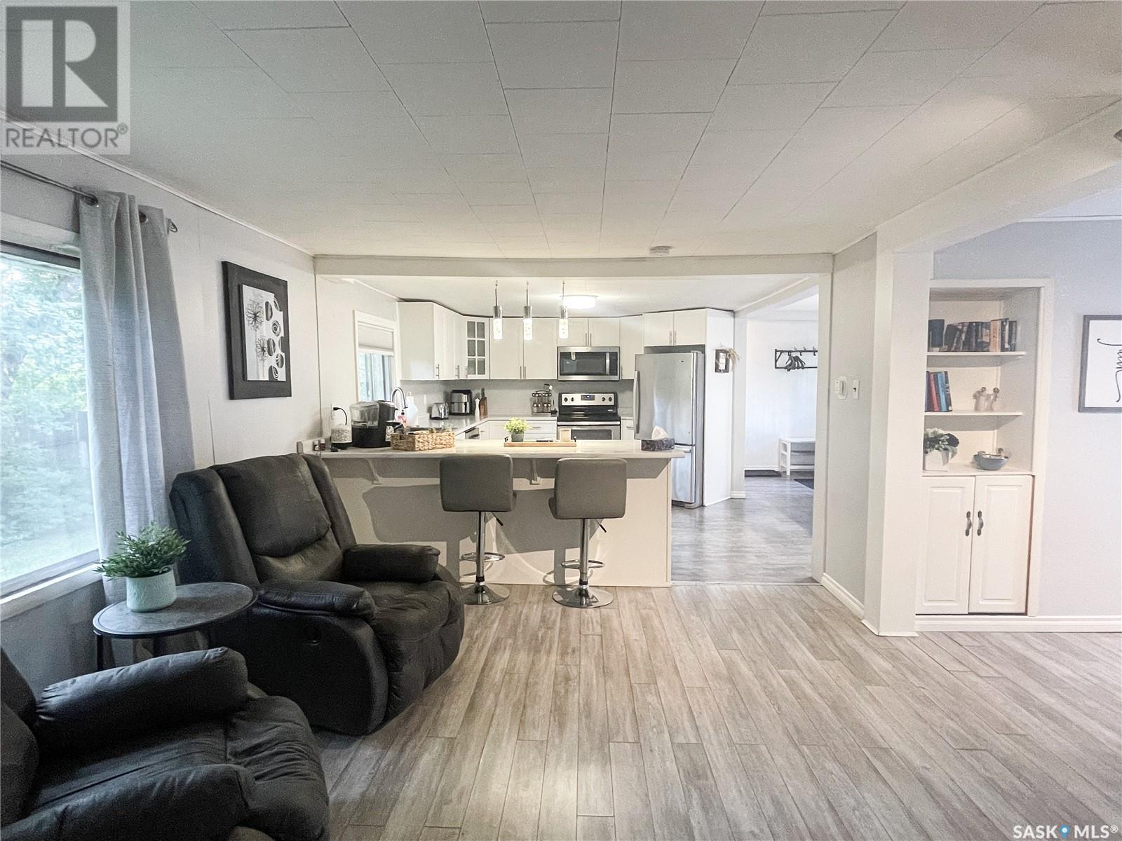 405 1st Street E, Meadow Lake, Saskatchewan  S9X 1E8 - Photo 6 - SK014002