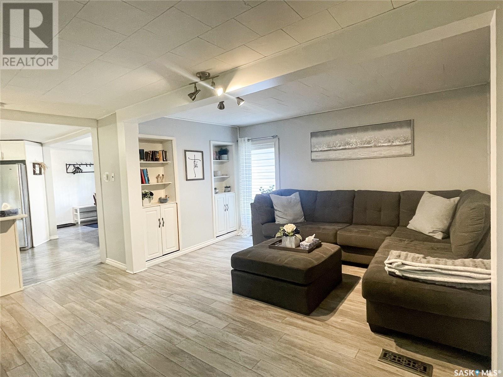 405 1st Street E, Meadow Lake, Saskatchewan  S9X 1E8 - Photo 7 - SK014002