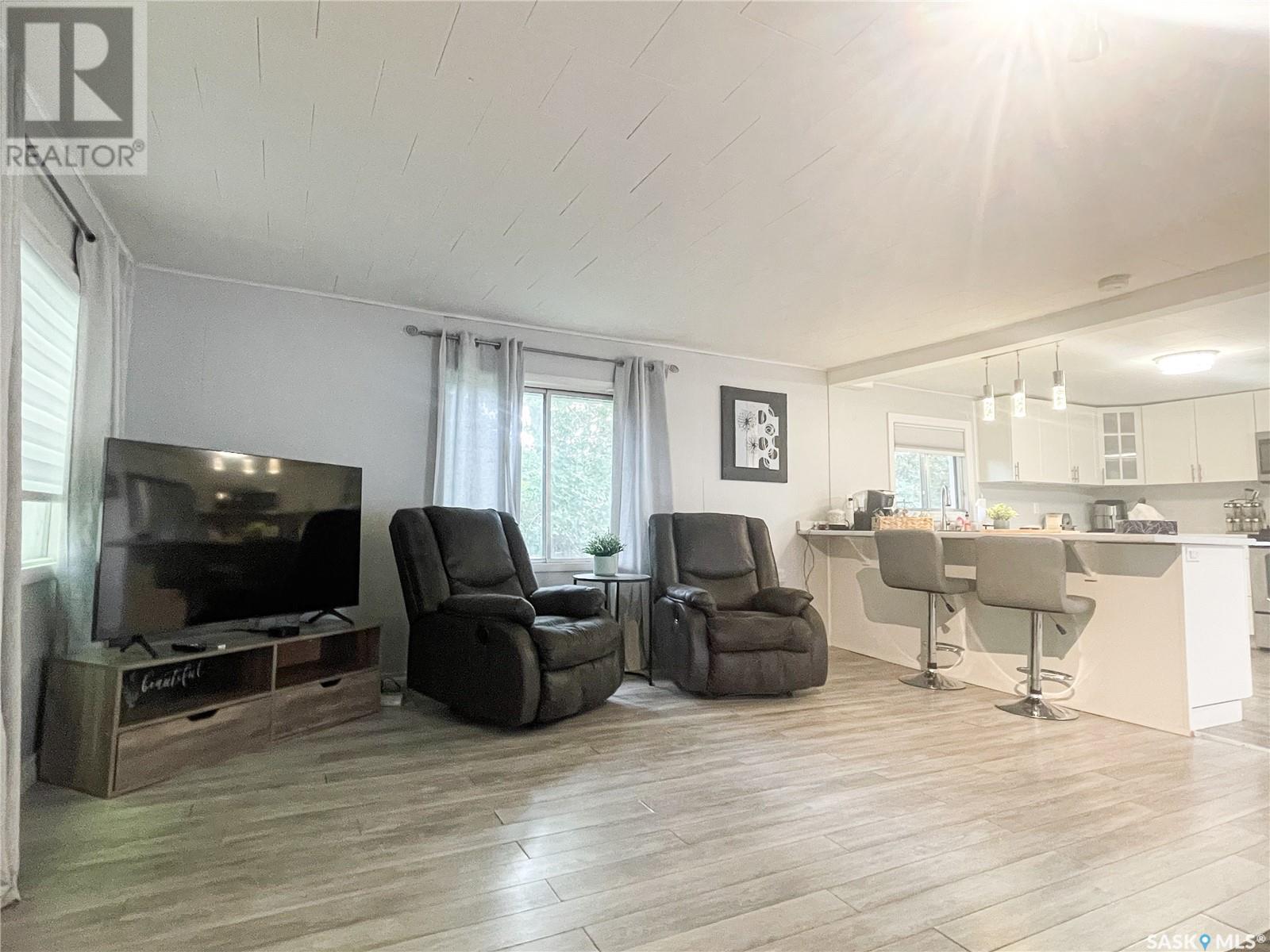 405 1st Street E, Meadow Lake, Saskatchewan  S9X 1E8 - Photo 8 - SK014002