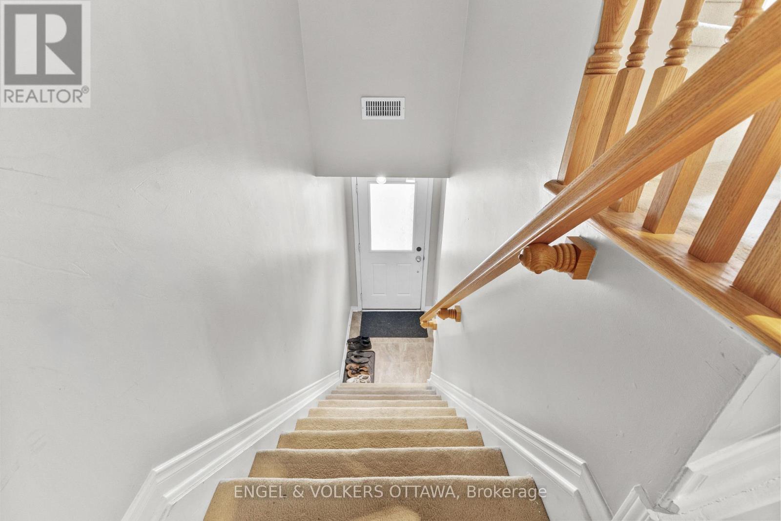 Property at 213 - 314 TIVOLI PRIVATE image 2