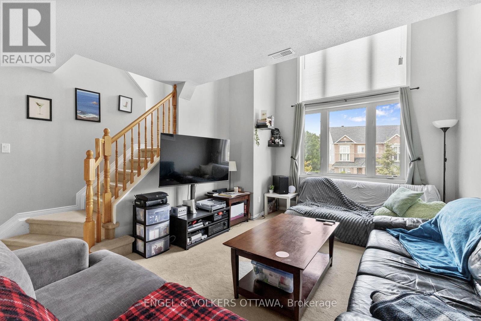 Property at 213 - 314 TIVOLI PRIVATE image 3