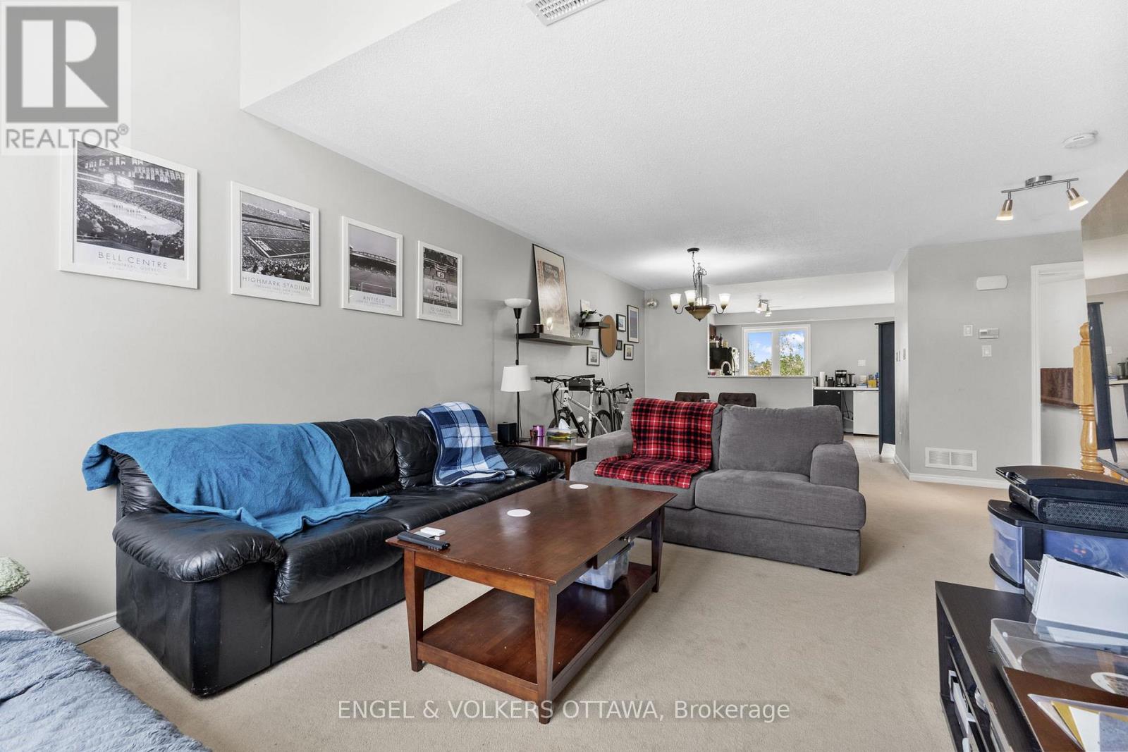 Property at 213 - 314 TIVOLI PRIVATE image 5